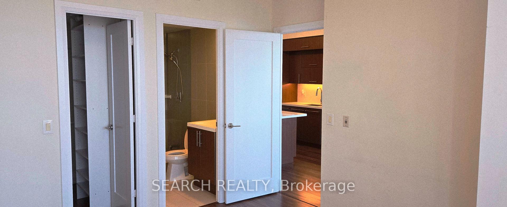 2 Bedrooms Condo at 5 Sheppard, Toronto For sale