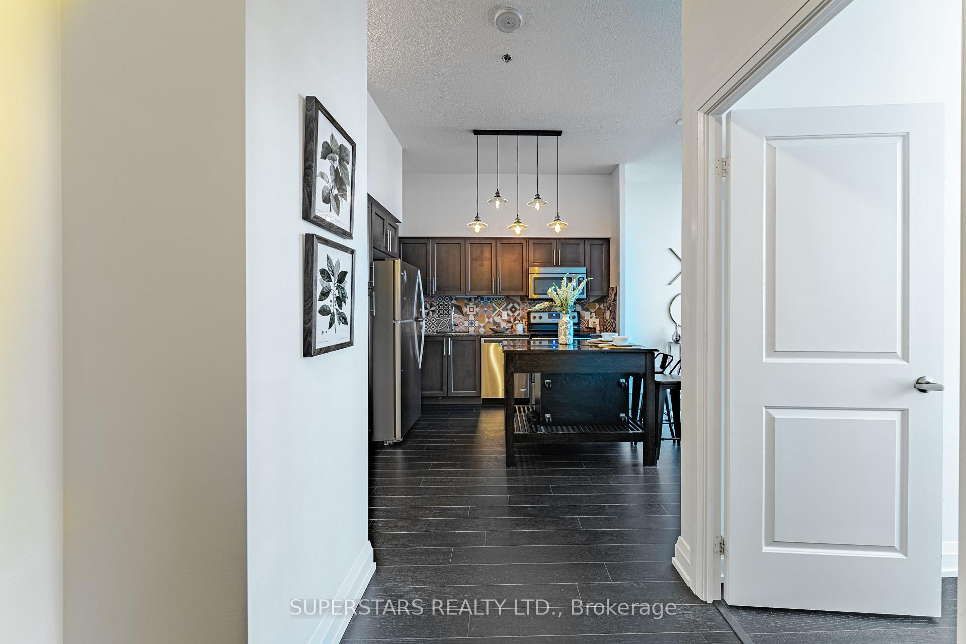 2 Bedrooms Condo at 65 Speers, Oakville For sale
