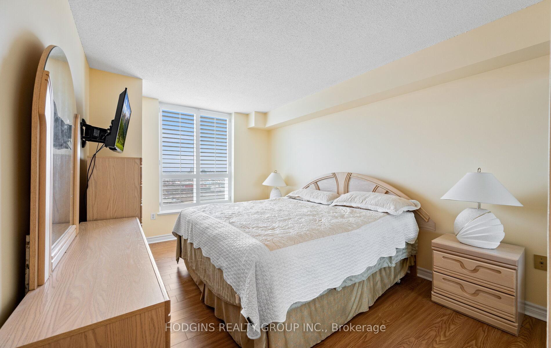 1 Bedroom Condo at 21 Overlea, Toronto For sale