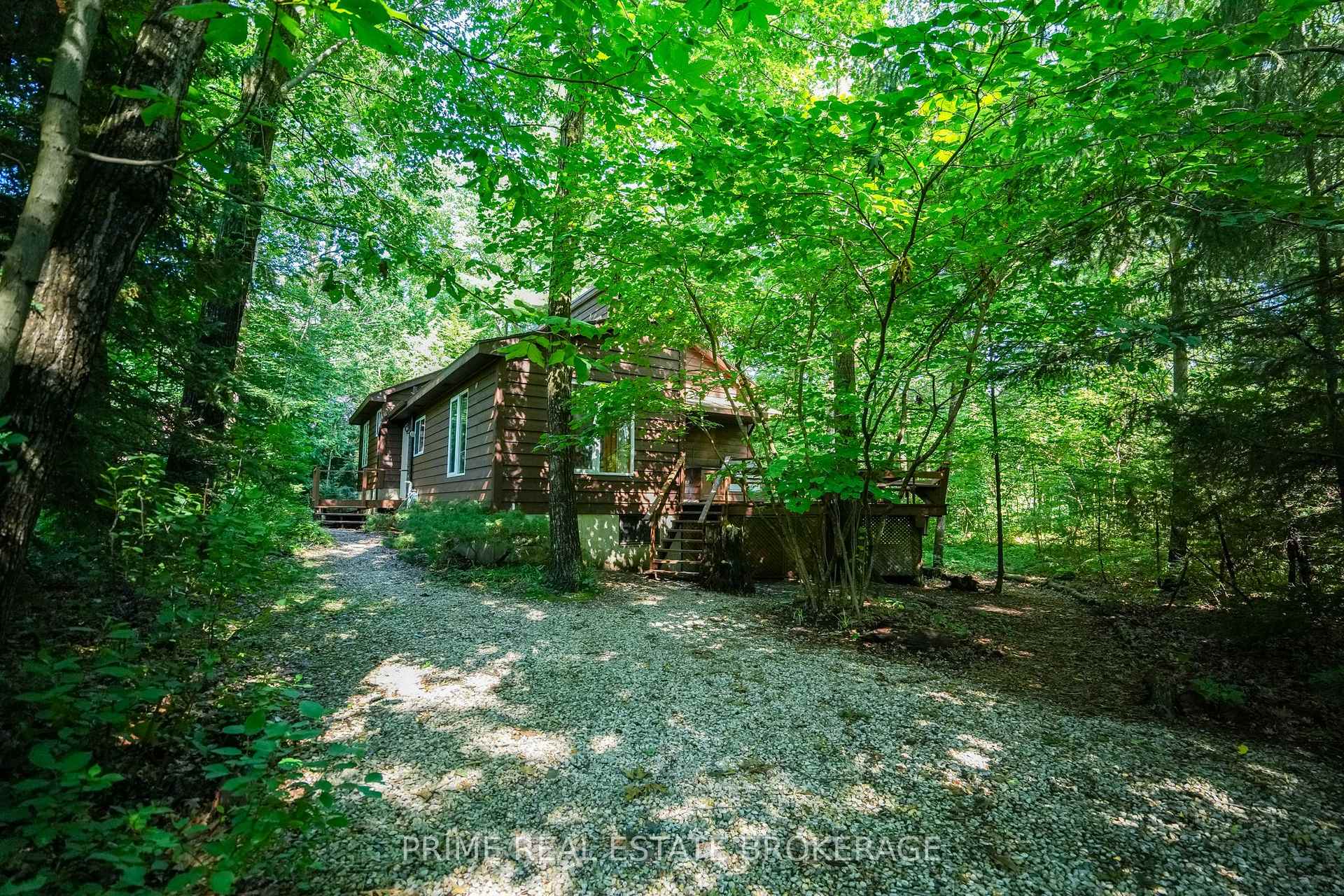 9919 Pinery Lane, Lambton Shores, ON N0M 1T0