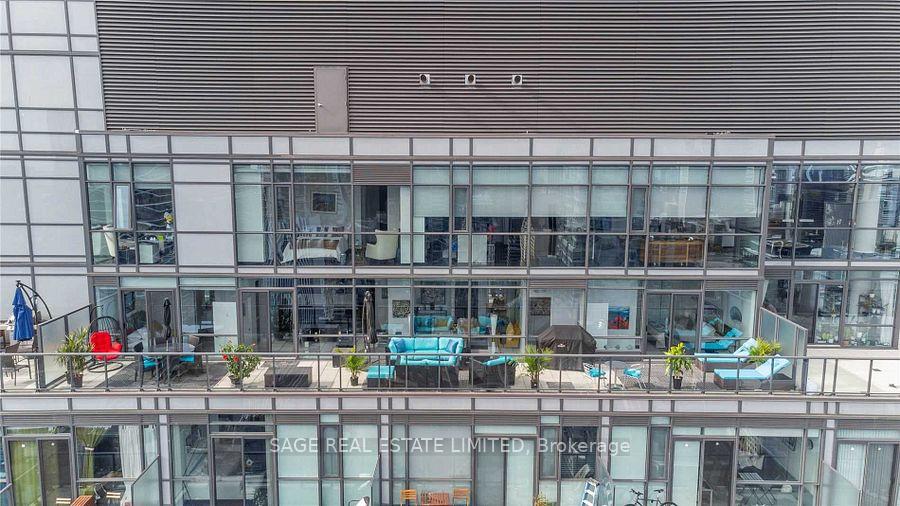 2 Bedrooms Condo at 290 Adelaide, Toronto For sale