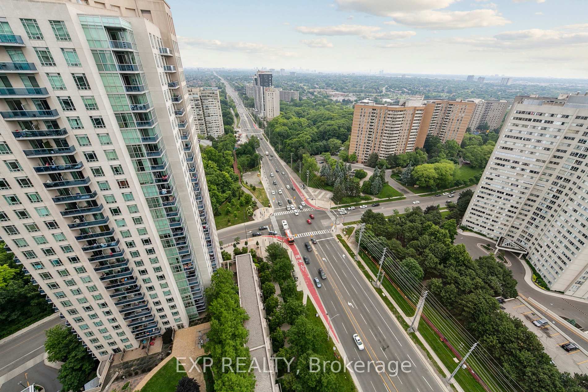 2 Bedrooms Condo at 70 Absolute, Mississauga For sale