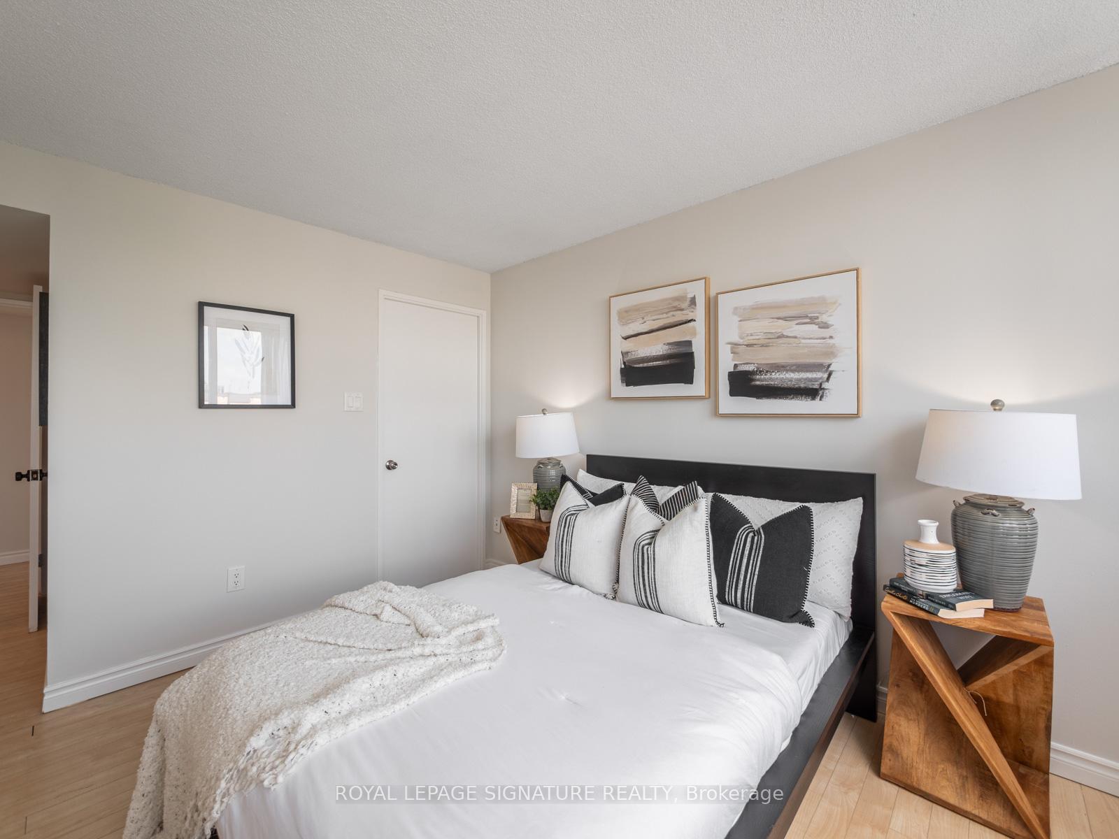 3 Bedrooms Condo at 3050 Ellesmere, Toronto For sale