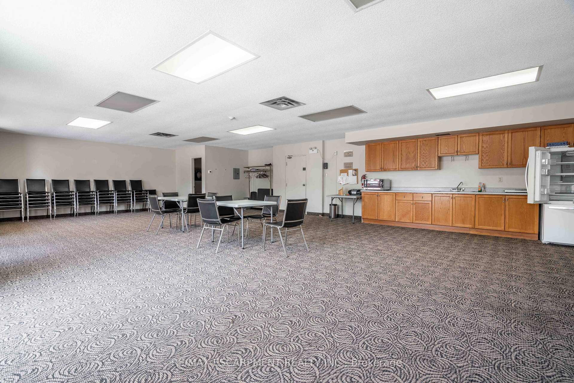 2 Bedrooms Condo at 416 Limeridge, Hamilton For sale