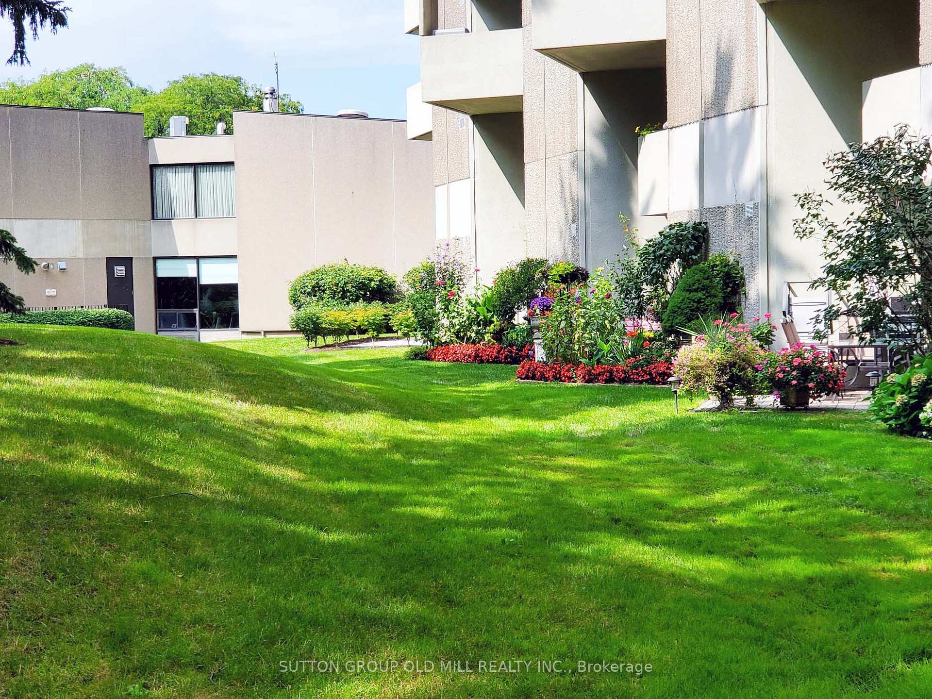 3 Bedrooms Condo at 288 Mill, Toronto For sale