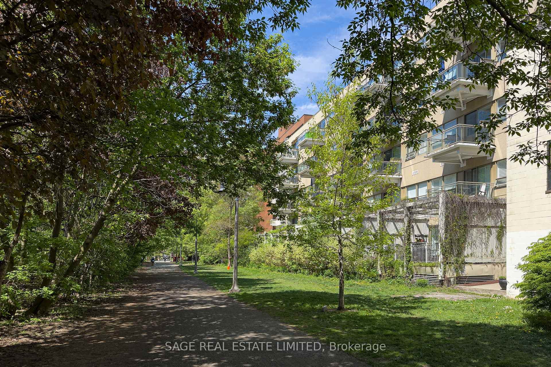 2 Bedrooms Condo at 111 Merton, Toronto For sale