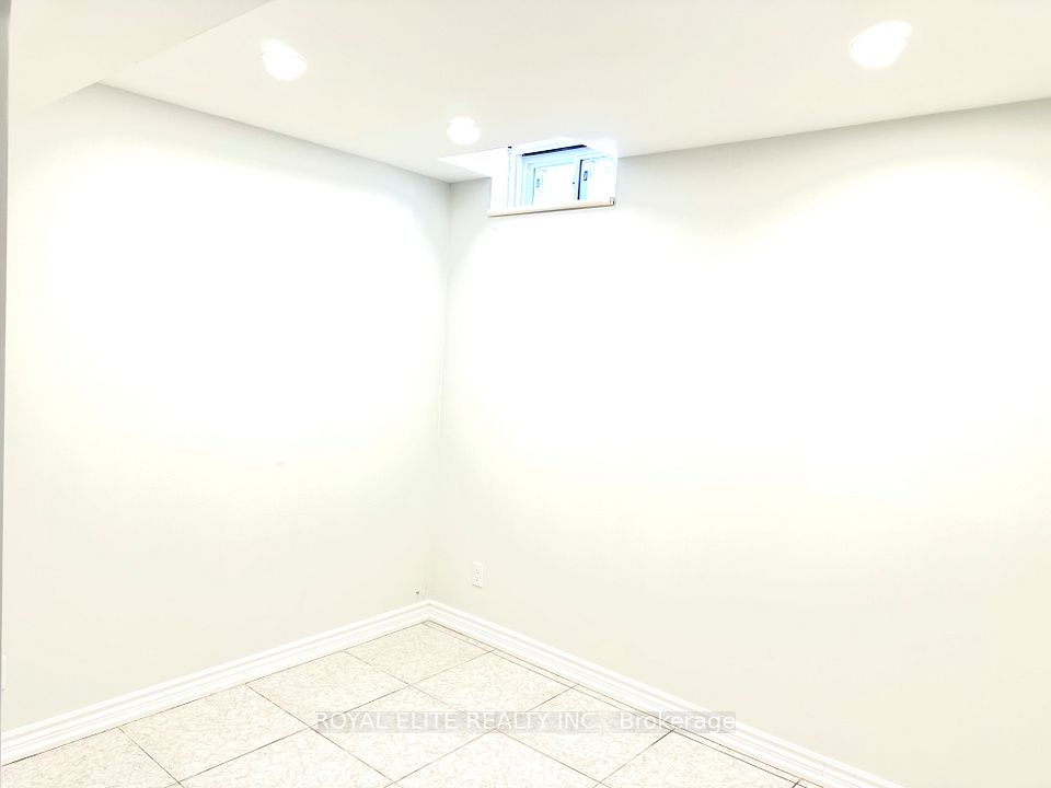 https://trreb-image.ampre.ca/K_d3SFIOn_5bLwrBL5f4zxUYN07_Tl8wQ7PcRwNvWB0/rs:fit:960:960/wm:.5:so:0:50:.4/wmsh:10/wmt:PHNwYW4gZm9yZWdyb3VuZD0nd2hpdGUnIGZvbnQ9JzY4Jz5ST1lBTCBFTElURSBSRUFMVFkgSU5DLiwgQnJva2VyYWdlPC9zcGFuPg/L3RycmViL2xpc3RpbmdzLzQwLzU2LzcyLzY0L3AvYzNiZDJkYzItMWQxMC00NWRmLTk1ZDAtZmYyODZlOGM2MjA1LmpwZWc.jpg