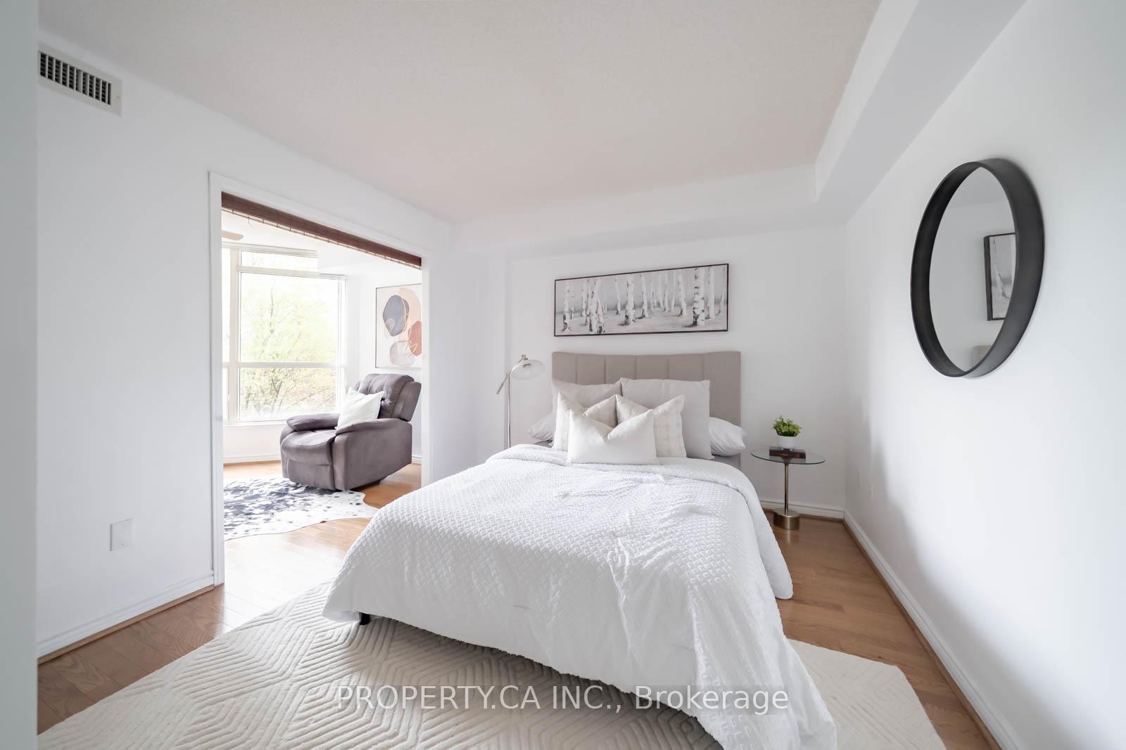 3 Bedrooms Condo at 7300 Yonge, Vaughan For sale