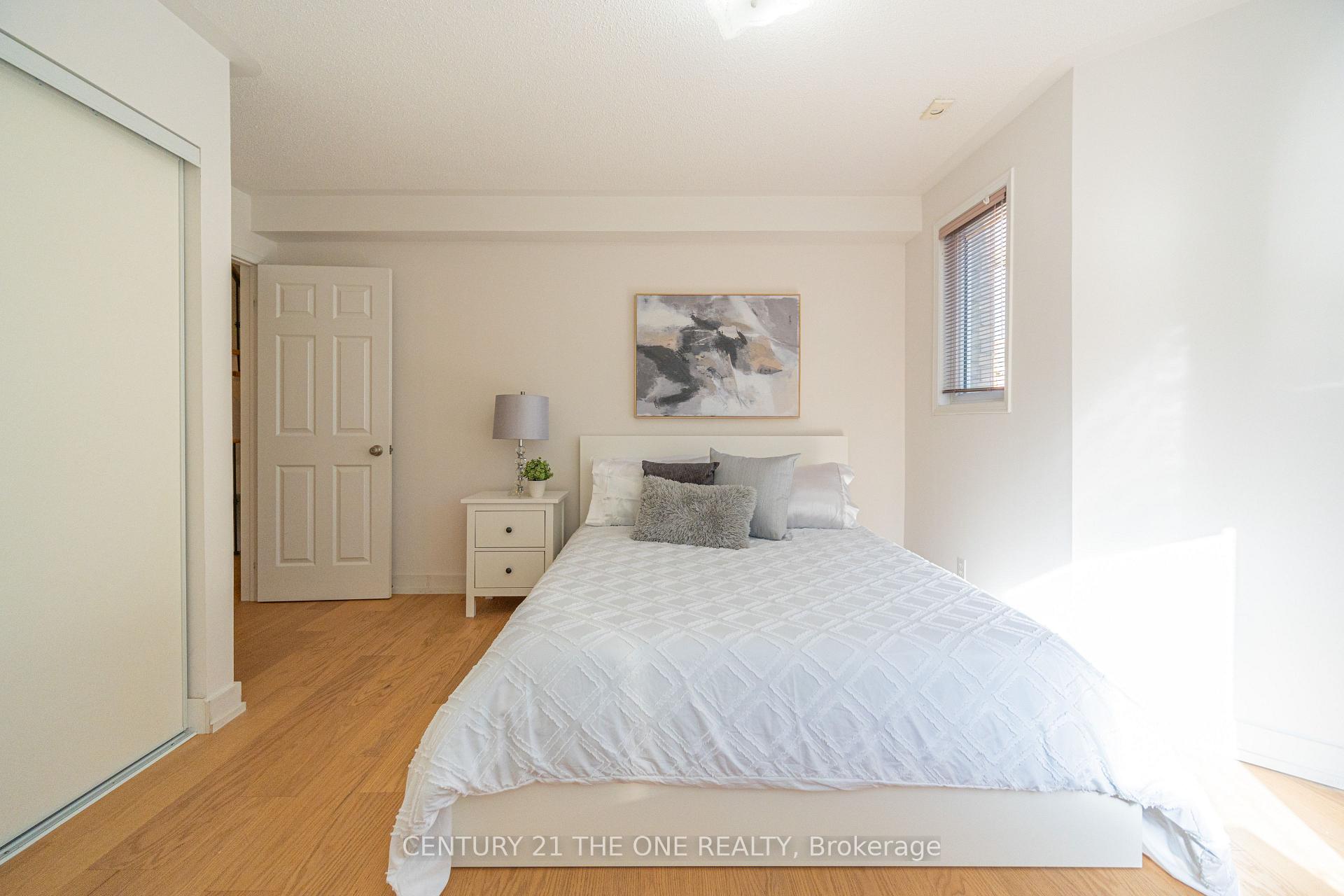 4 Bedrooms Condo at 28 Rosebank, Toronto For sale