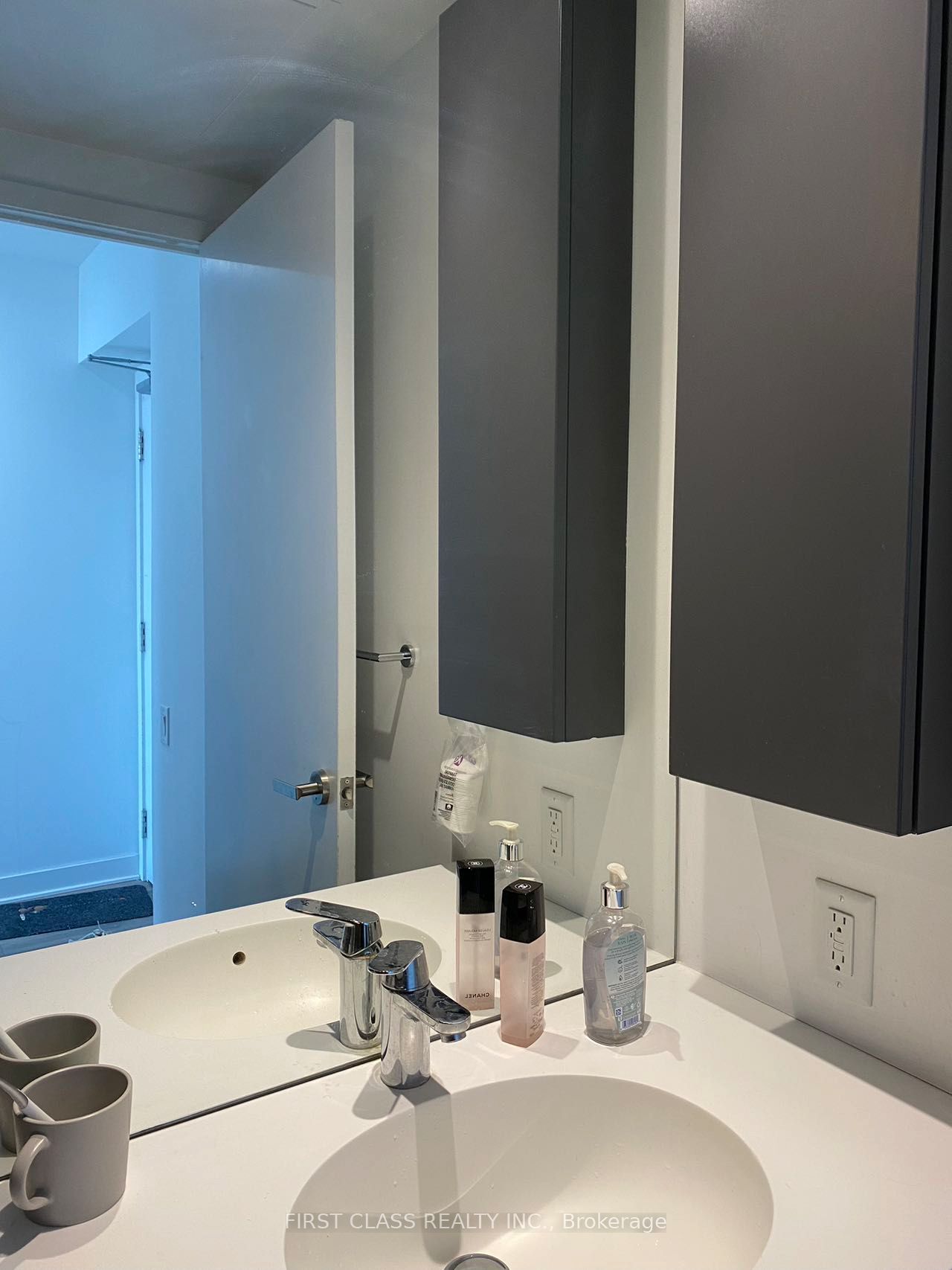 15 Grenville Street, #2906