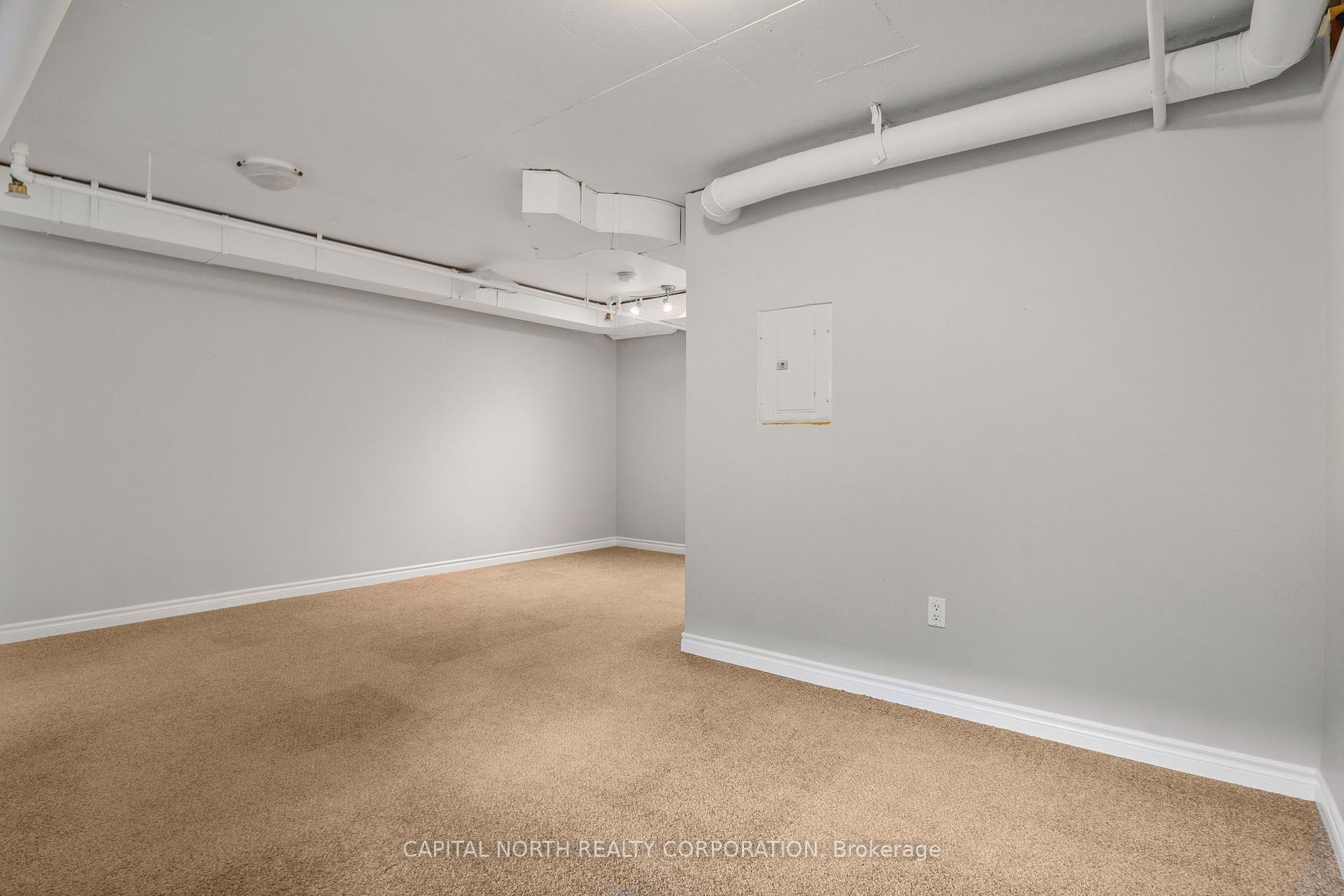 3 Bedrooms Condo at 51 Halton, Toronto For sale