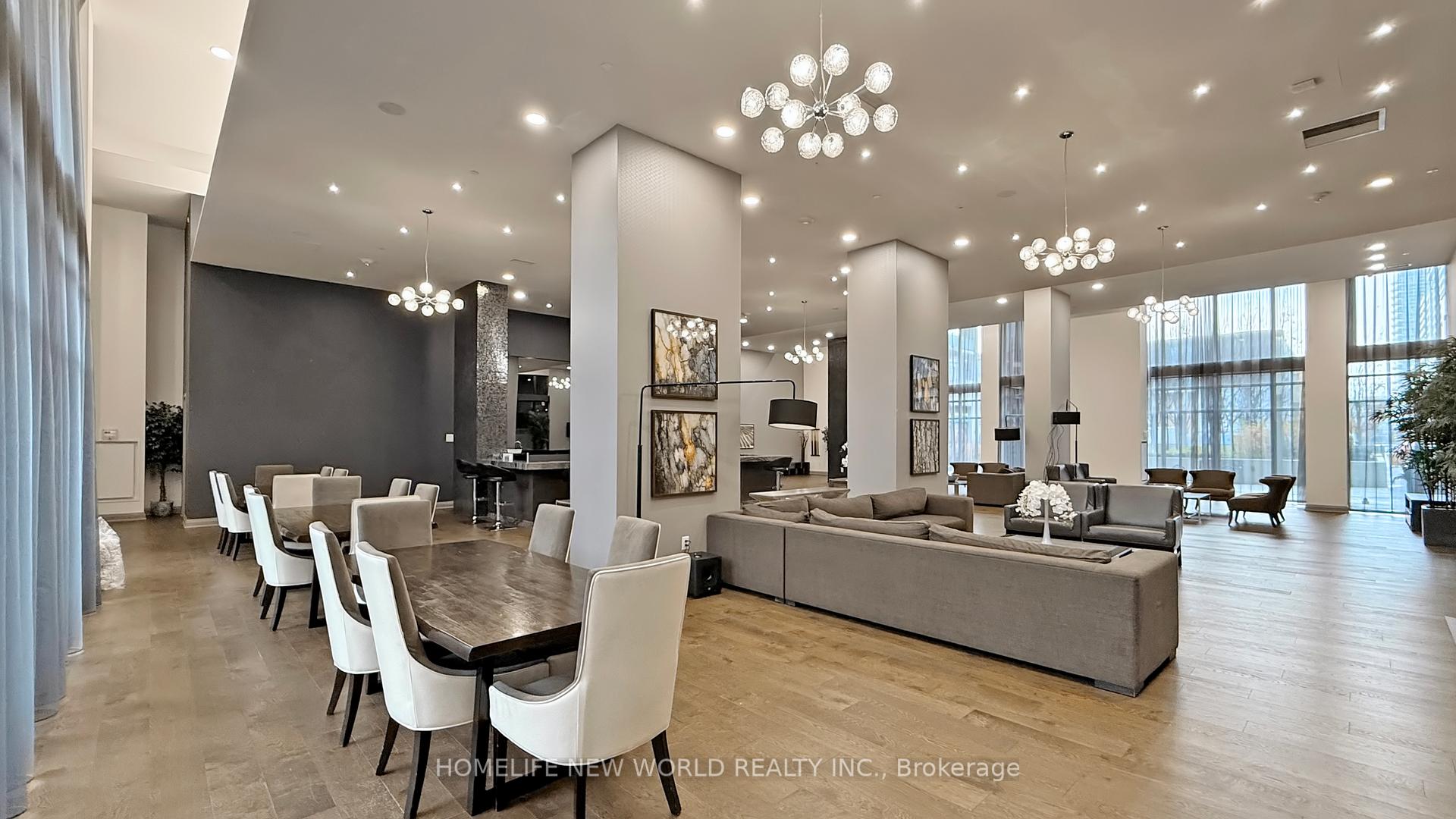 2 Bedrooms Condo at 400 Adelaide, Toronto For sale