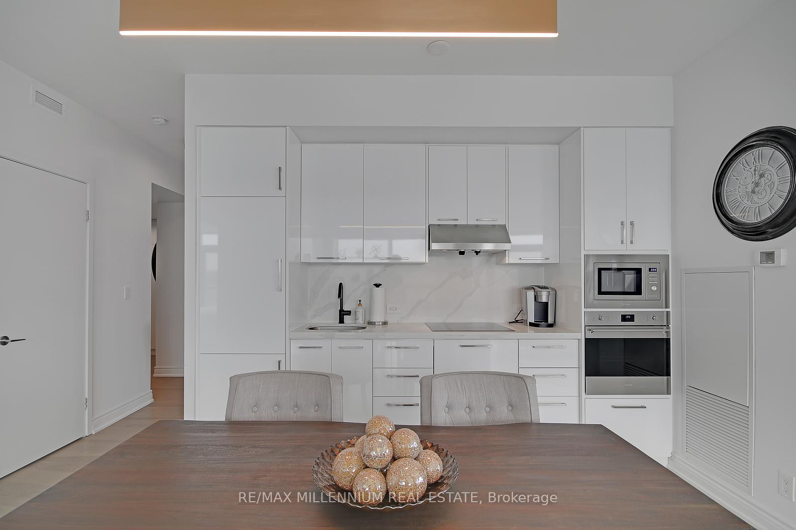 3 Bedrooms Condo at 12 York,  Toronto For sale