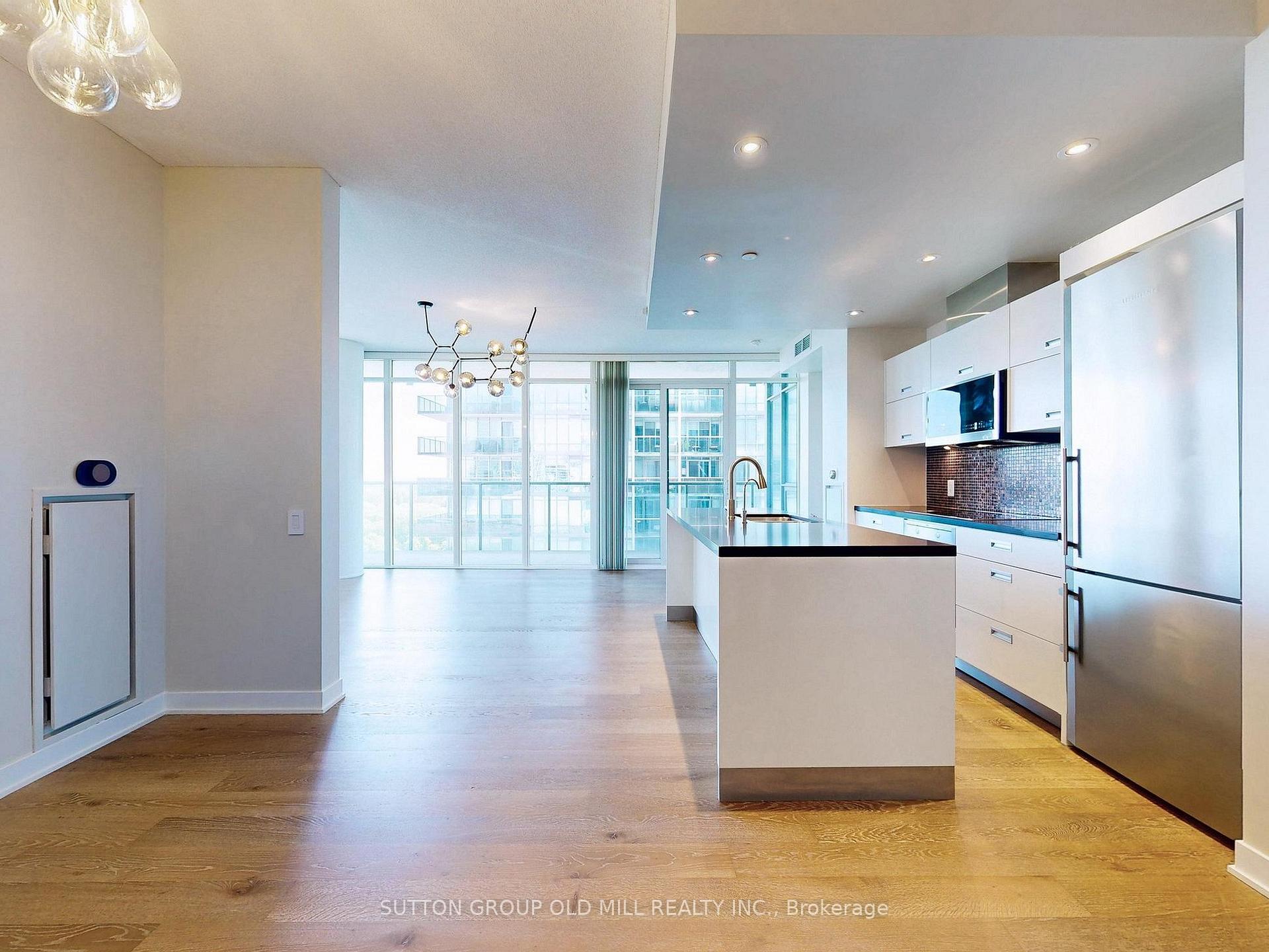 3 Bedrooms Condo at 90 Park Lawn, Toronto For sale