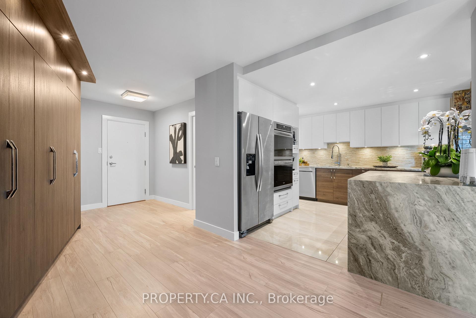 3 Bedrooms Condo at 40 Richview, Toronto For sale