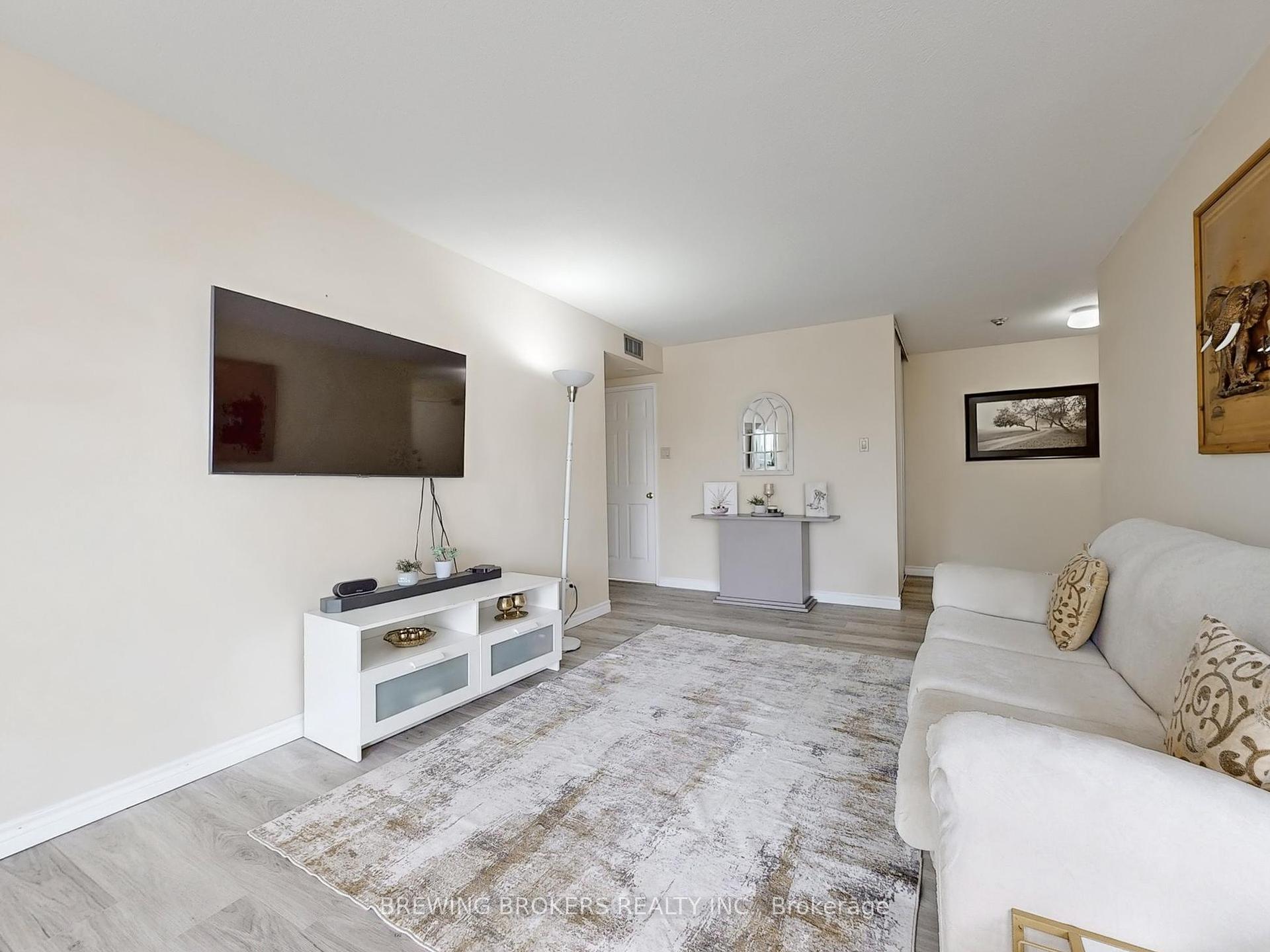 3 Bedrooms Condo at 4450 Tucana, Mississauga For sale