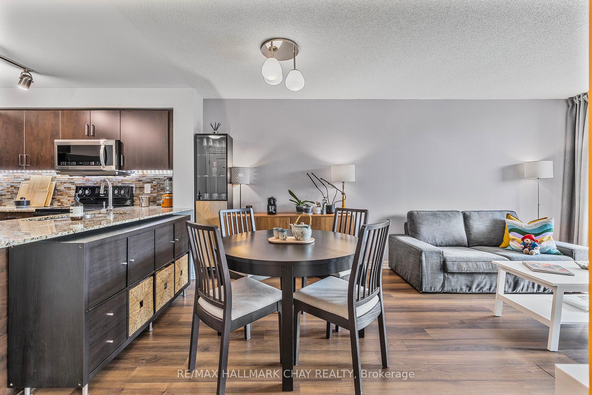 2 Bedrooms Condo at 80 Esther Lorrie, Toronto For sale