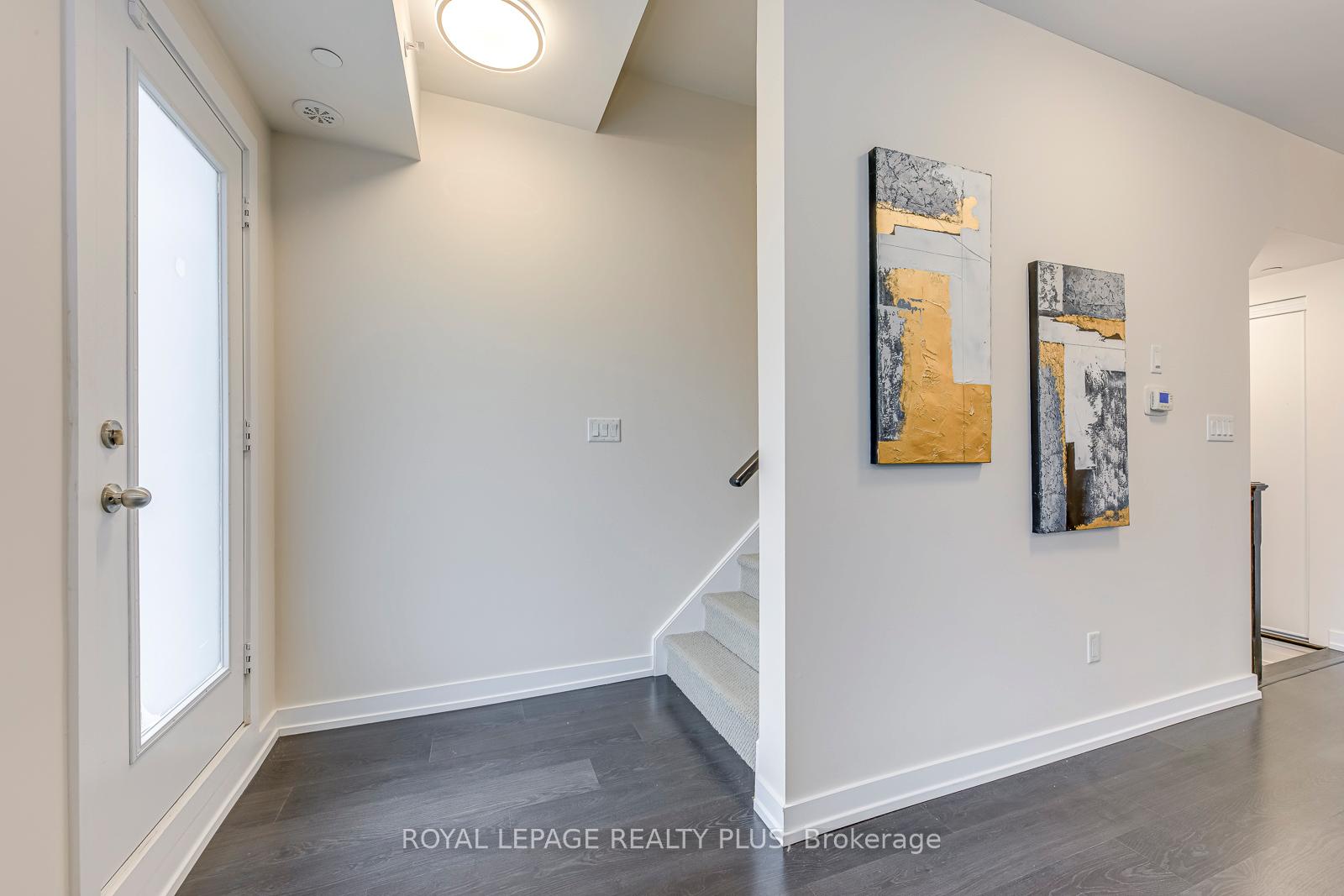 2 Bedrooms Condo at 10 Drummond, Toronto For sale