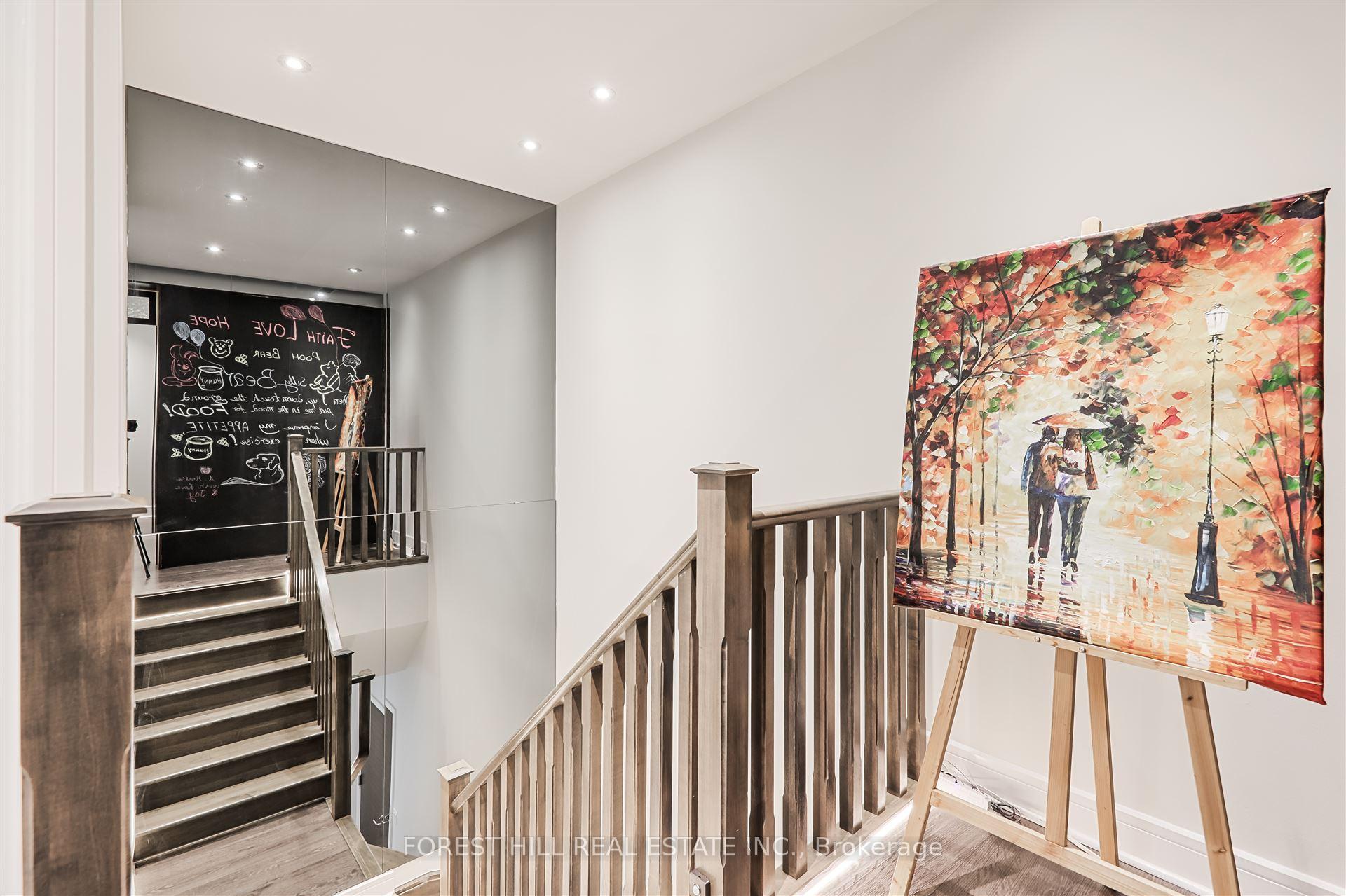 4 Bedrooms Condo at 35 Brian Peck, Toronto For sale