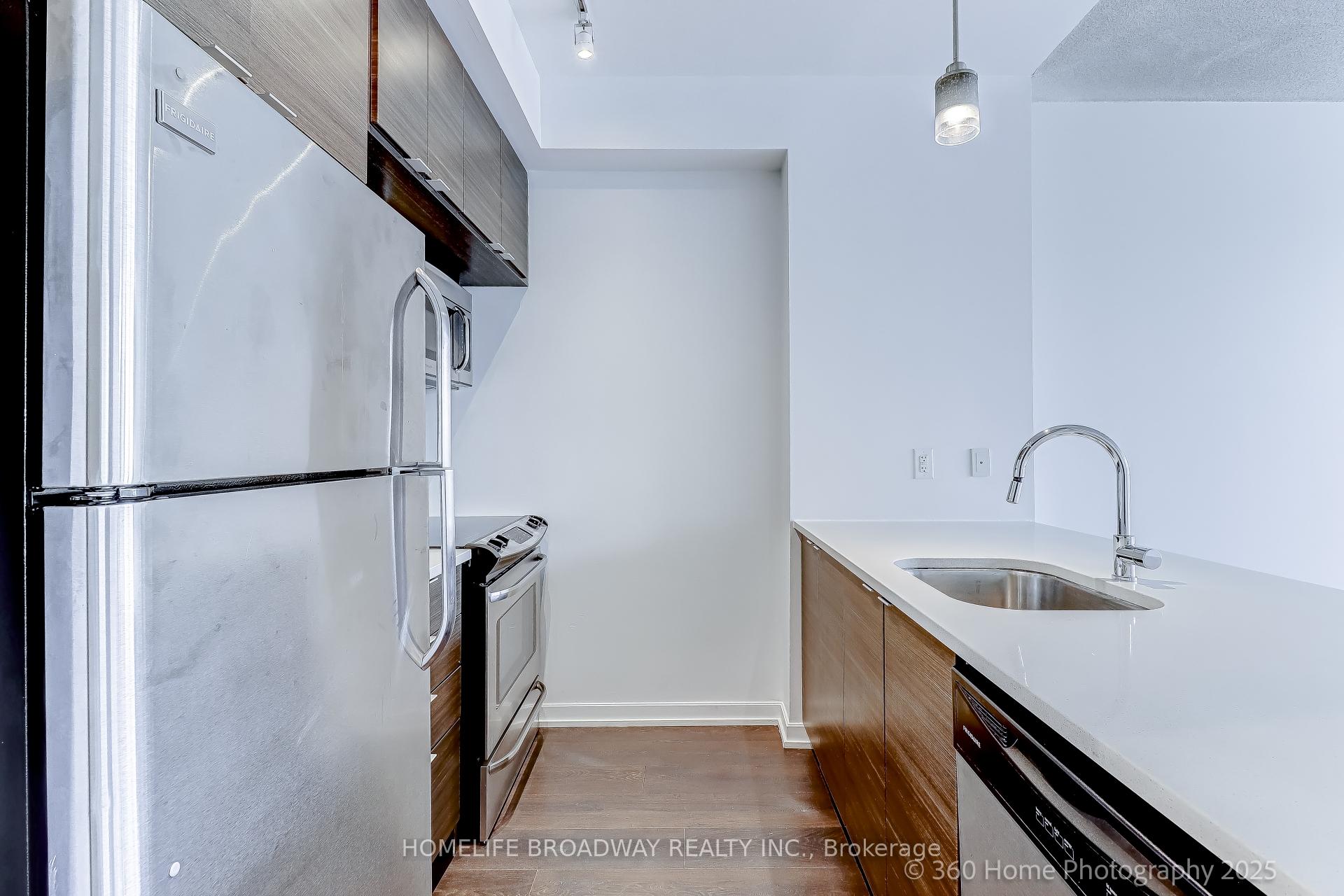 2 Bedrooms Condo at 62 Forest Manor, Toronto For sale