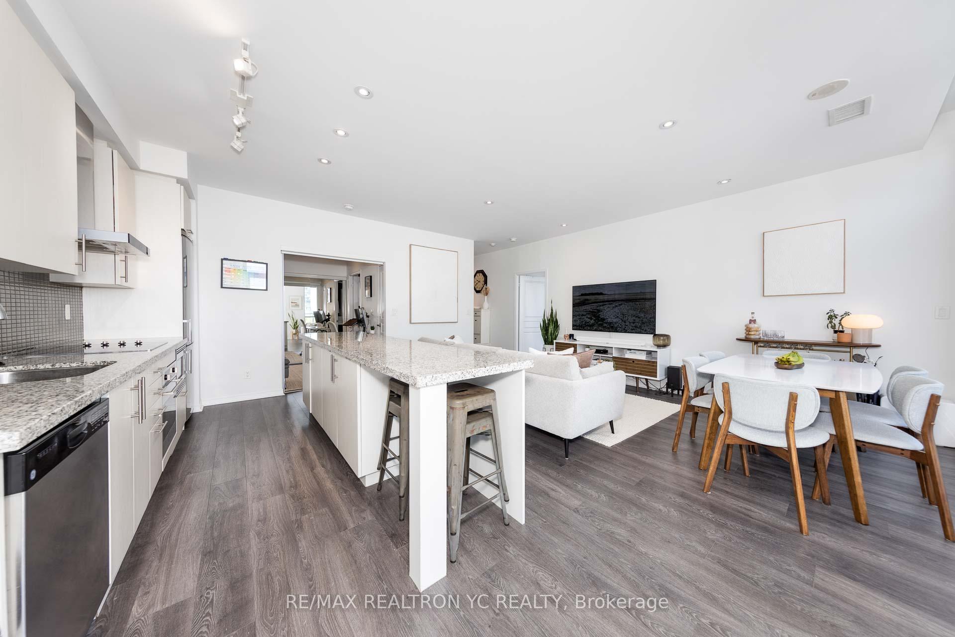 2 Bedrooms Condo at 352 Front, Toronto For sale