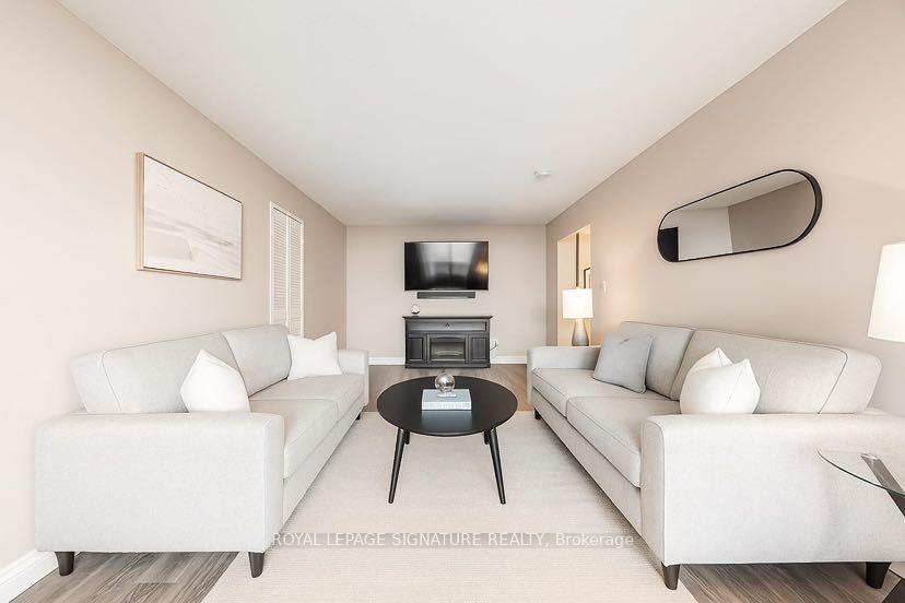 3 Bedrooms Condo at 5 Shady, Toronto For sale