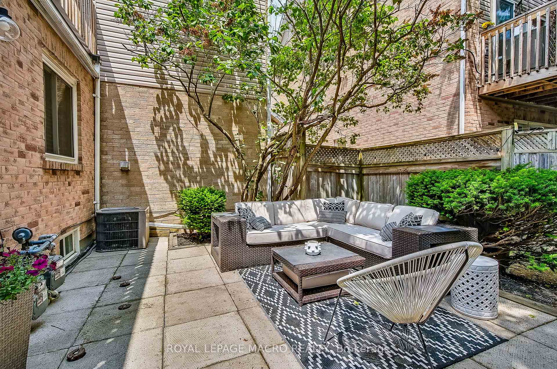 4 Bedrooms Condo at 2055 Walkers, Burlington For sale