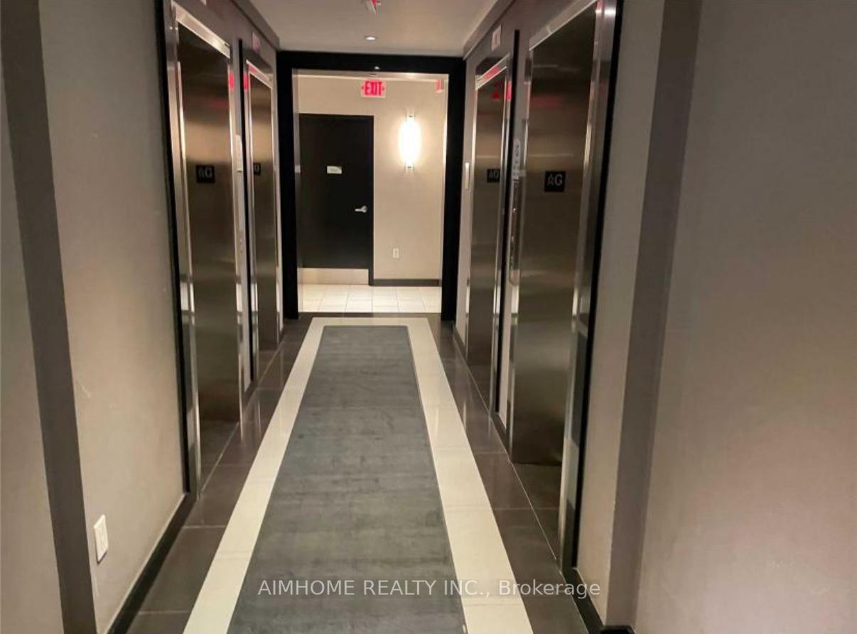 2 Bedrooms Condo at 30 Roehampton, Toronto For sale