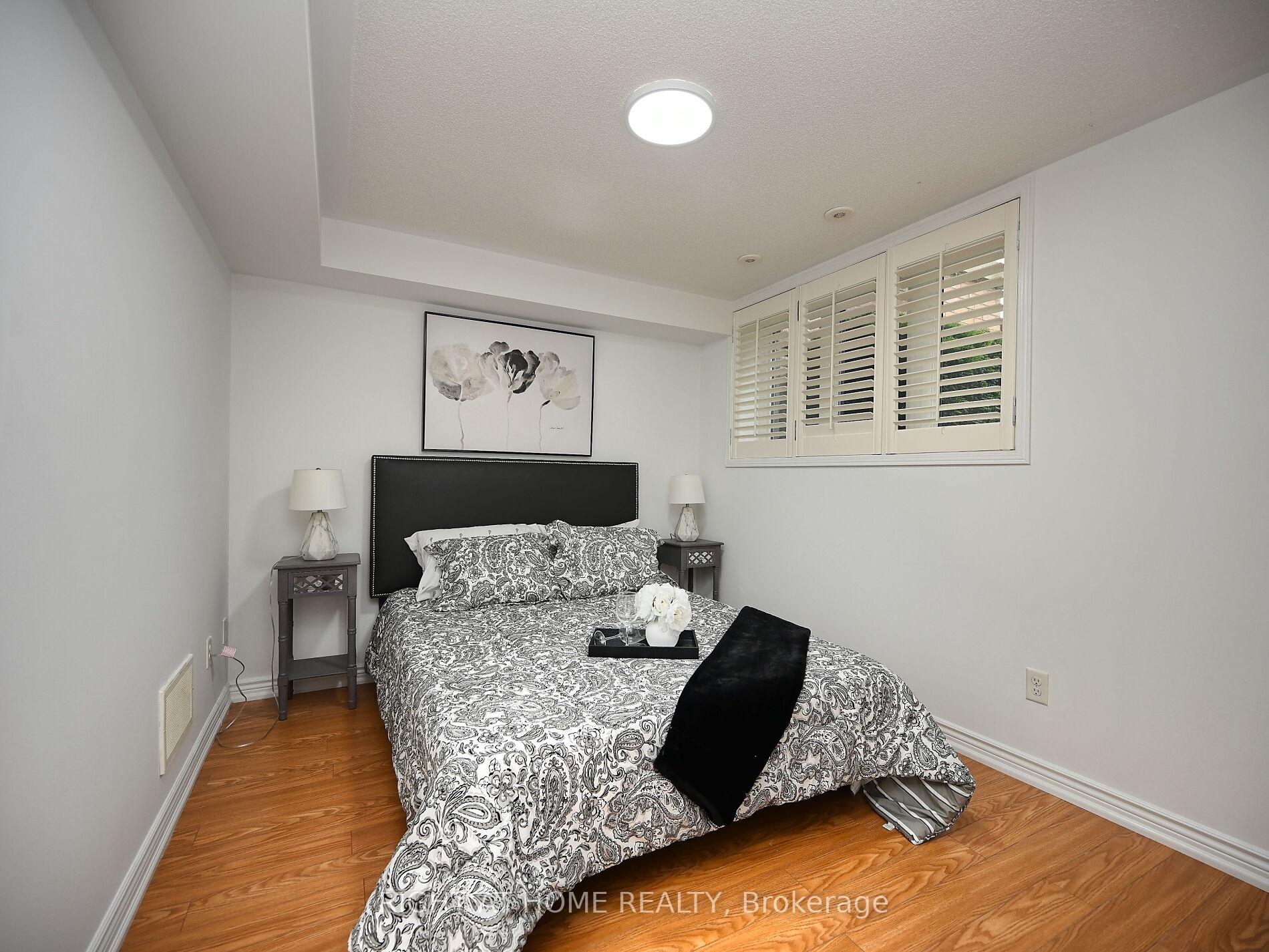 2 Bedrooms Condo at 3250 Bentley, Mississauga For sale