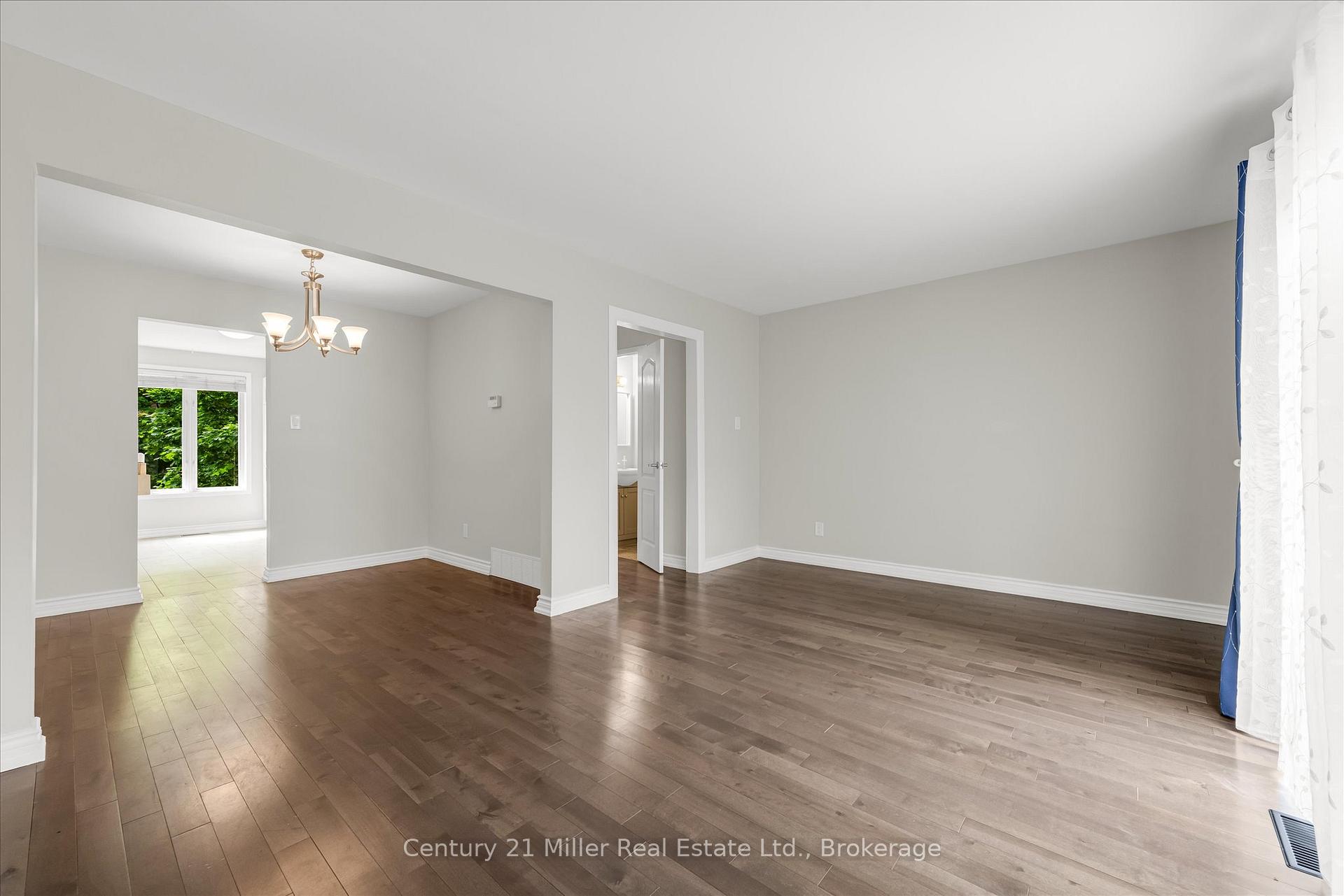 3 Bedrooms Condo at 1531 Westminster, Burlington For sale