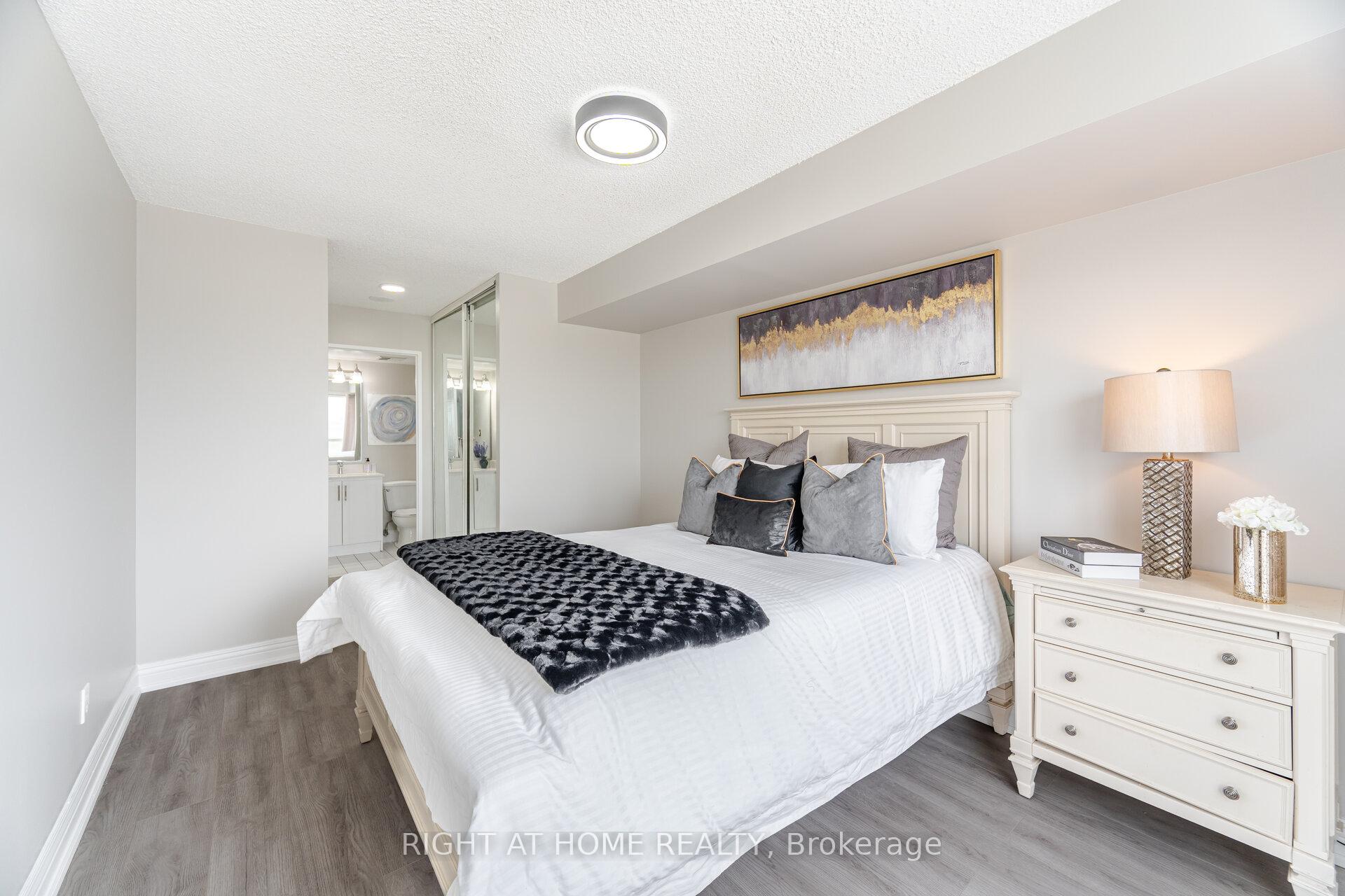 2 Bedrooms Condo at 1470 Midland, Toronto For sale