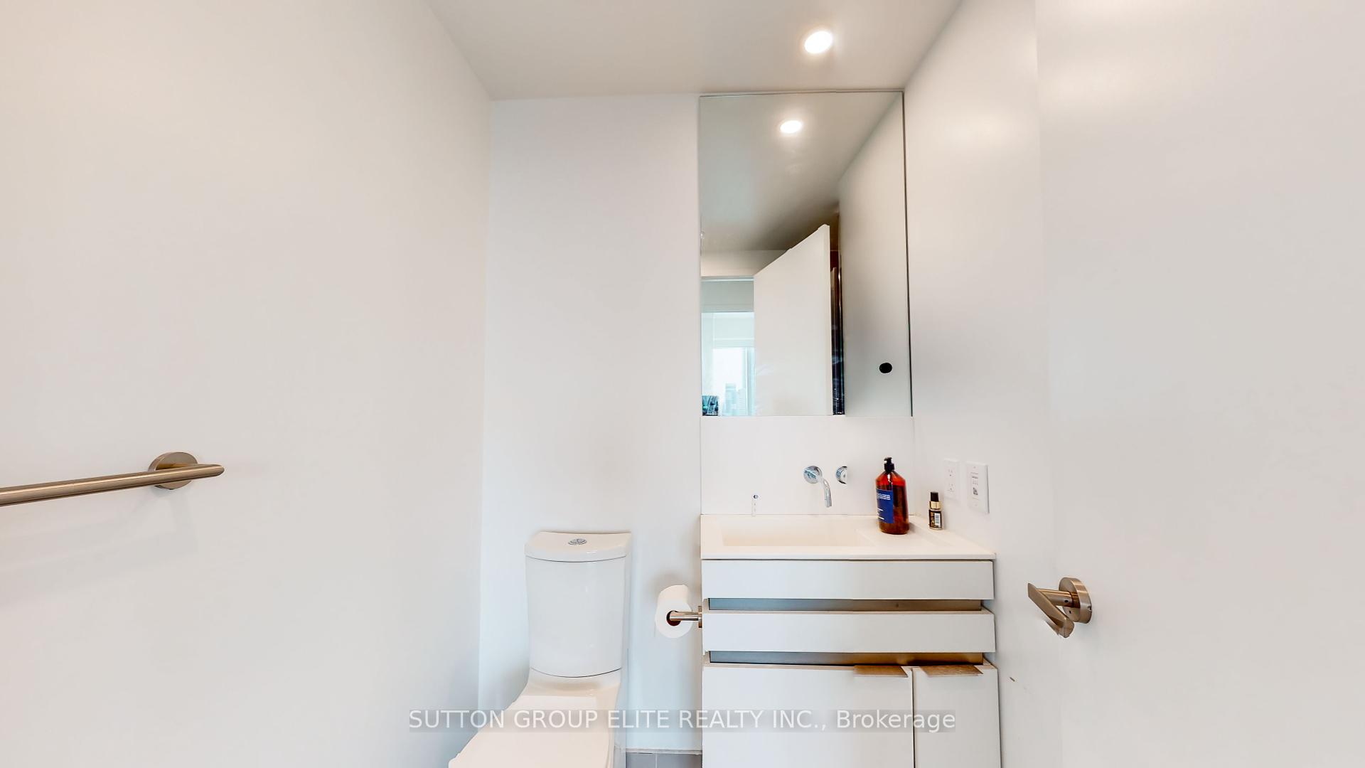 2 Bedrooms Condo at 197 YONGE, Toronto For sale
