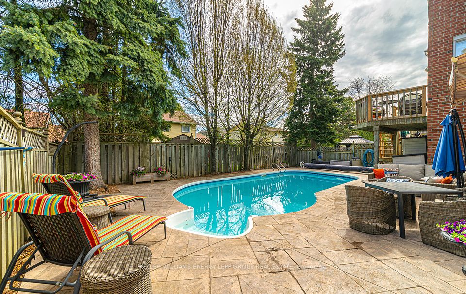 32 Farrow Crescent, Ajax, ON L1S 4W6