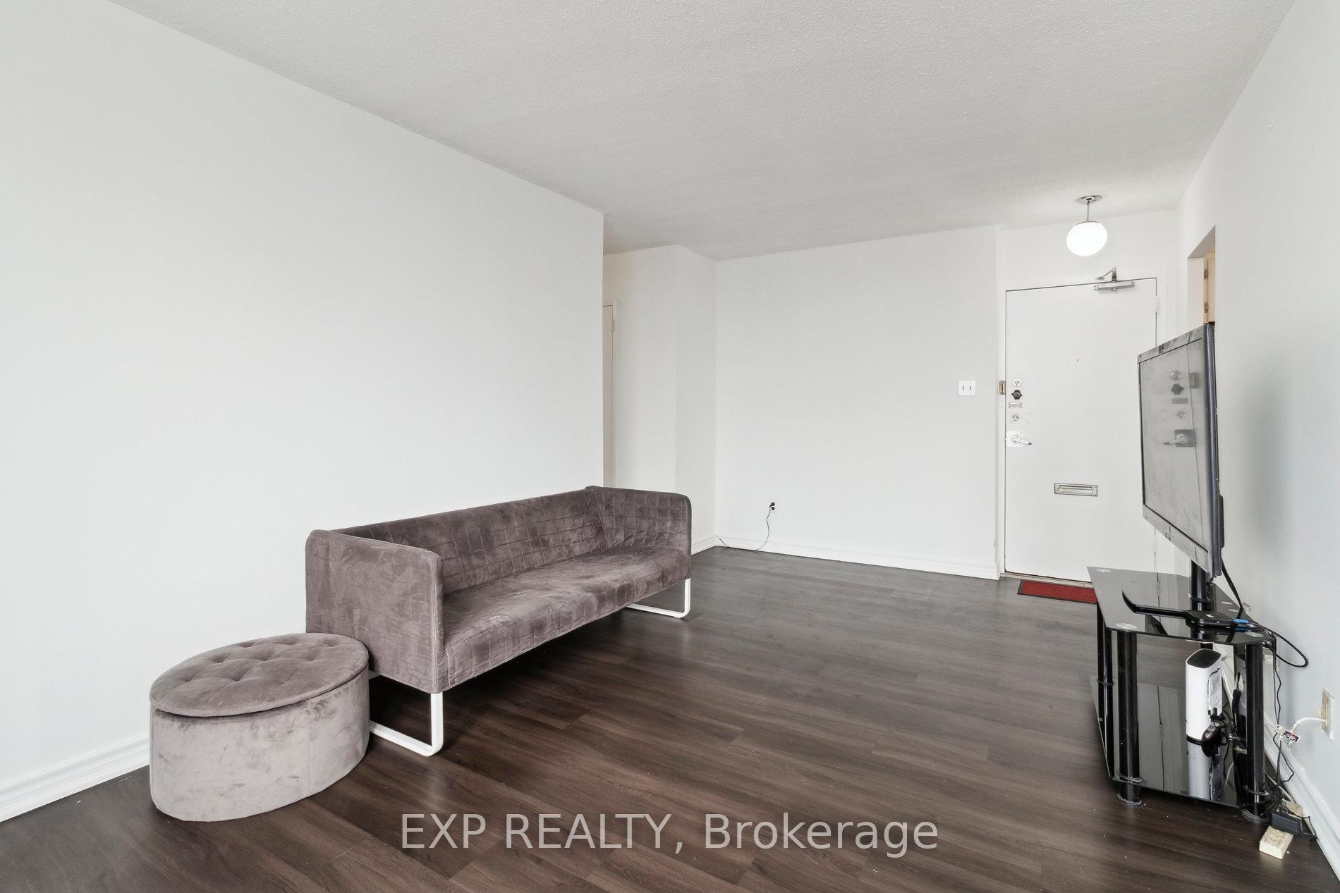 3 Bedrooms Condo at 5 Parkway Forest, Toronto For sale