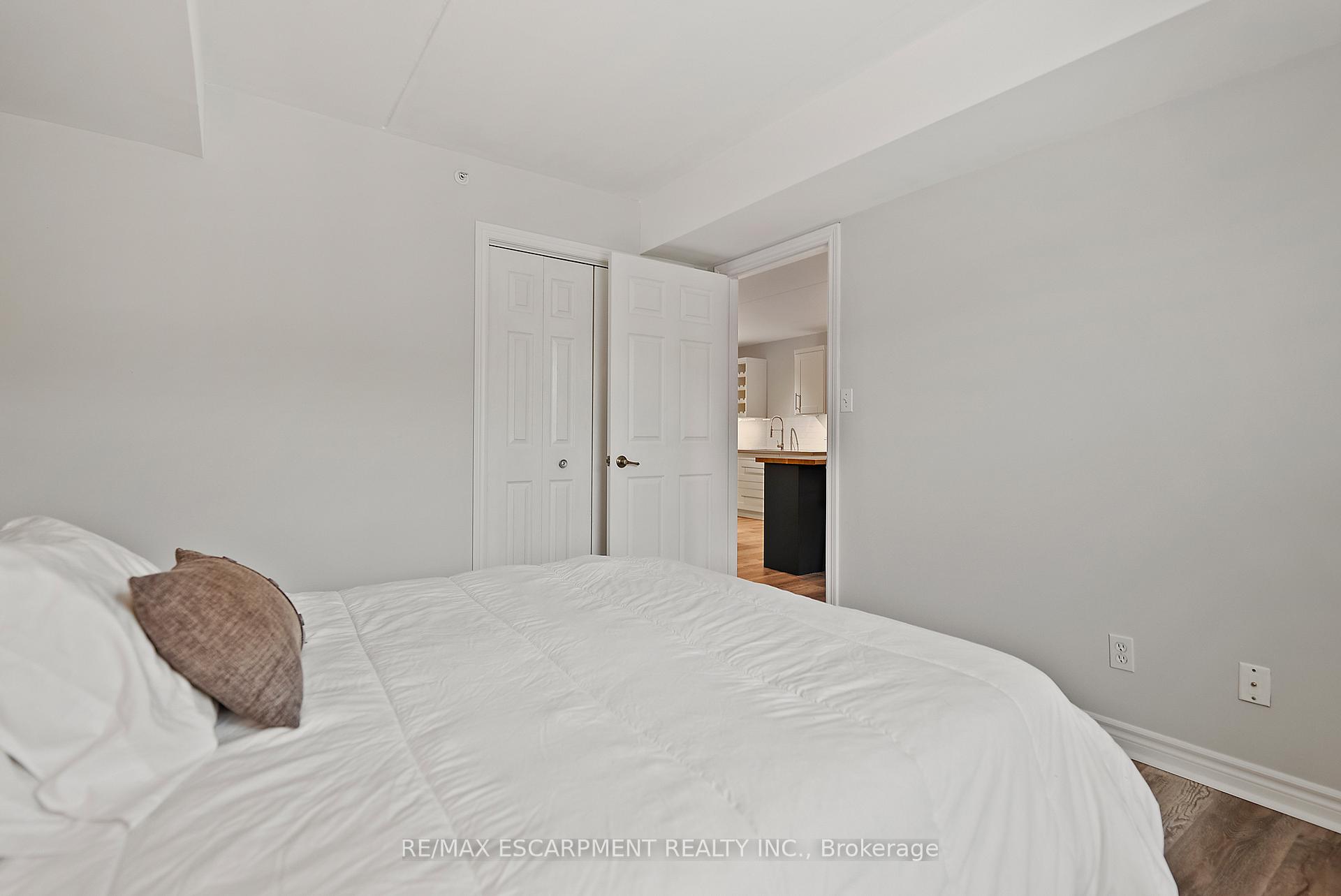 1 Bedroom Condo at 1810 Walker’s, Burlington For sale