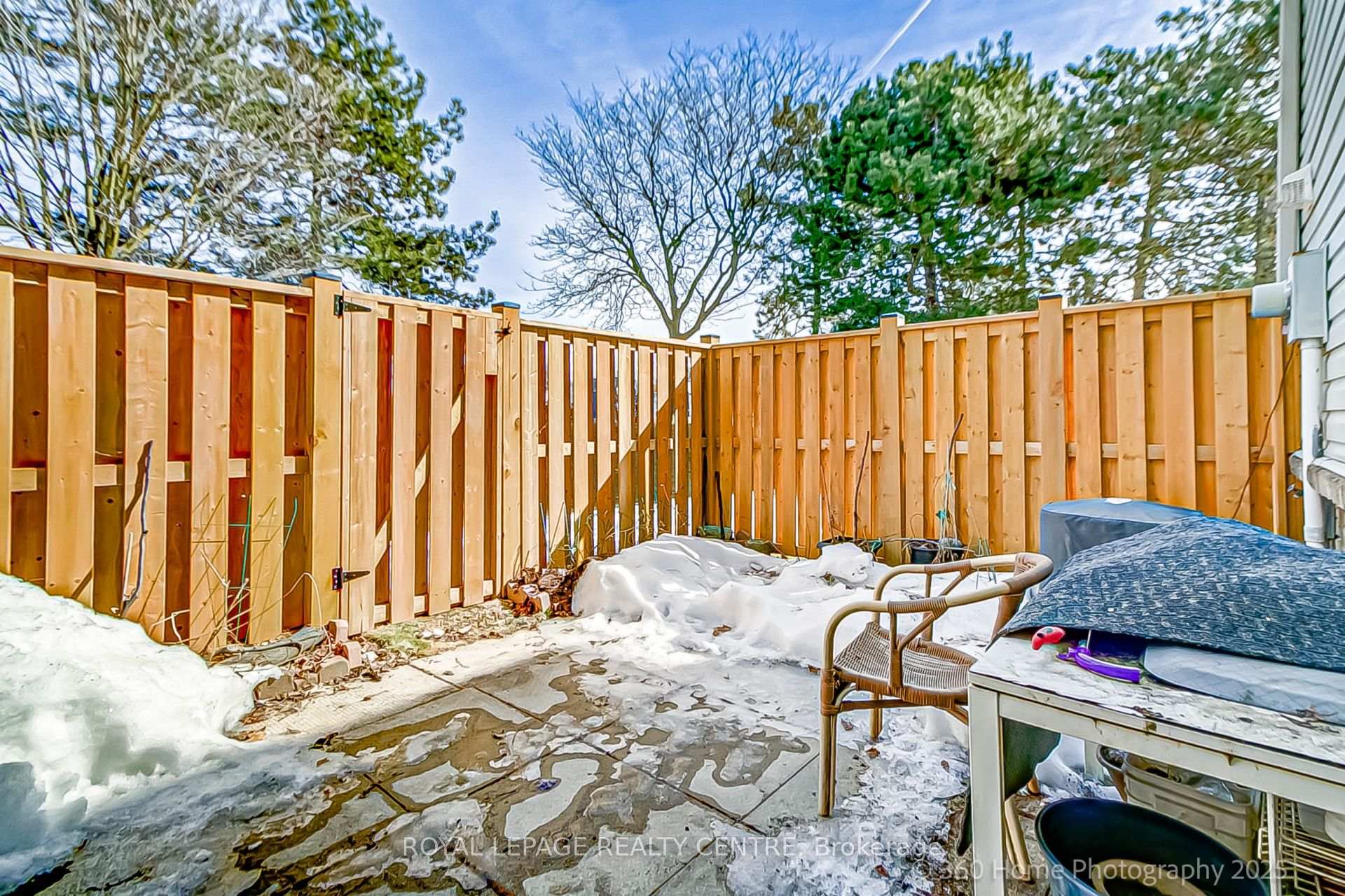 3 Bedrooms Condo at 5878 Montevideo, Mississauga For sale