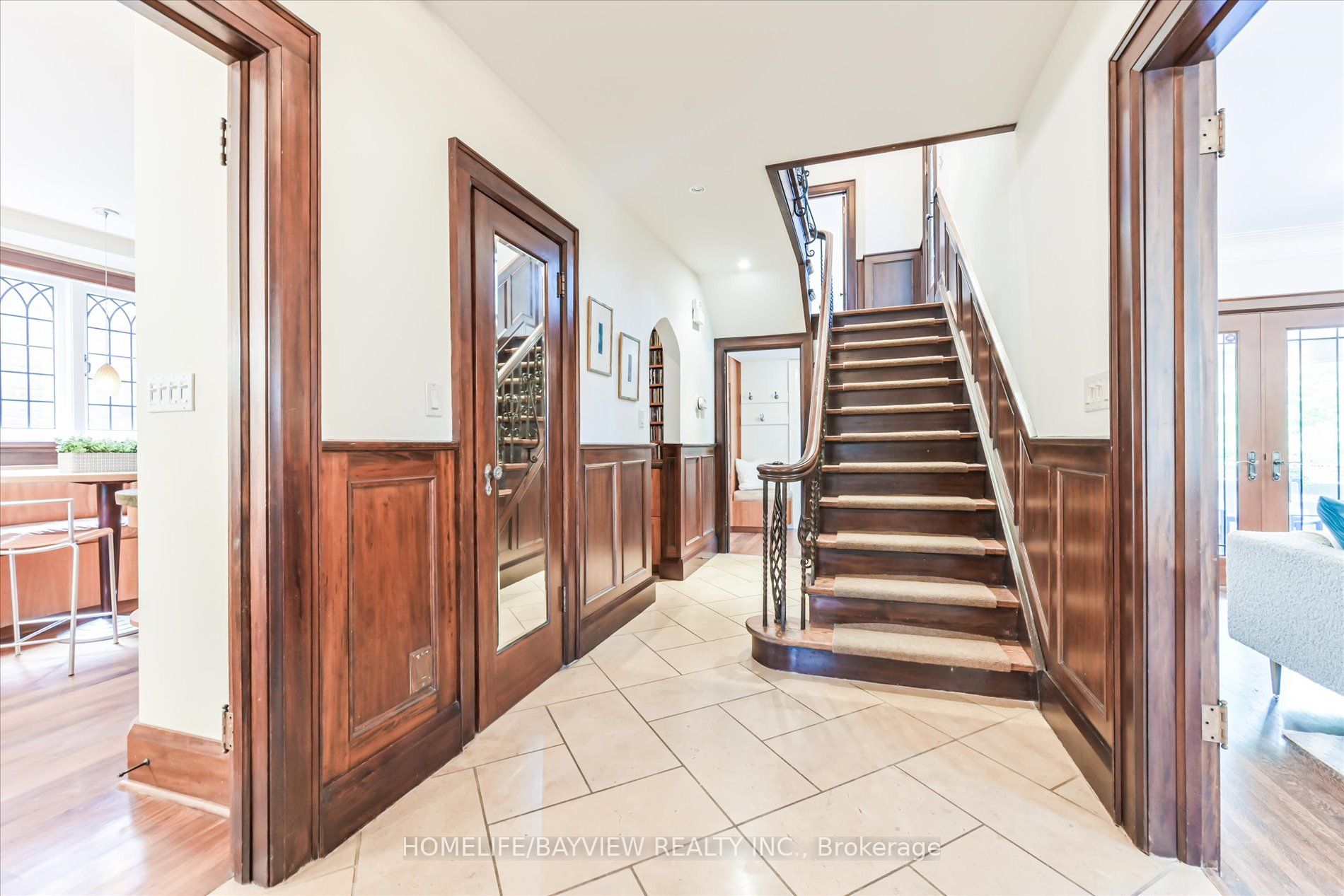 262 Lytton Boulevard