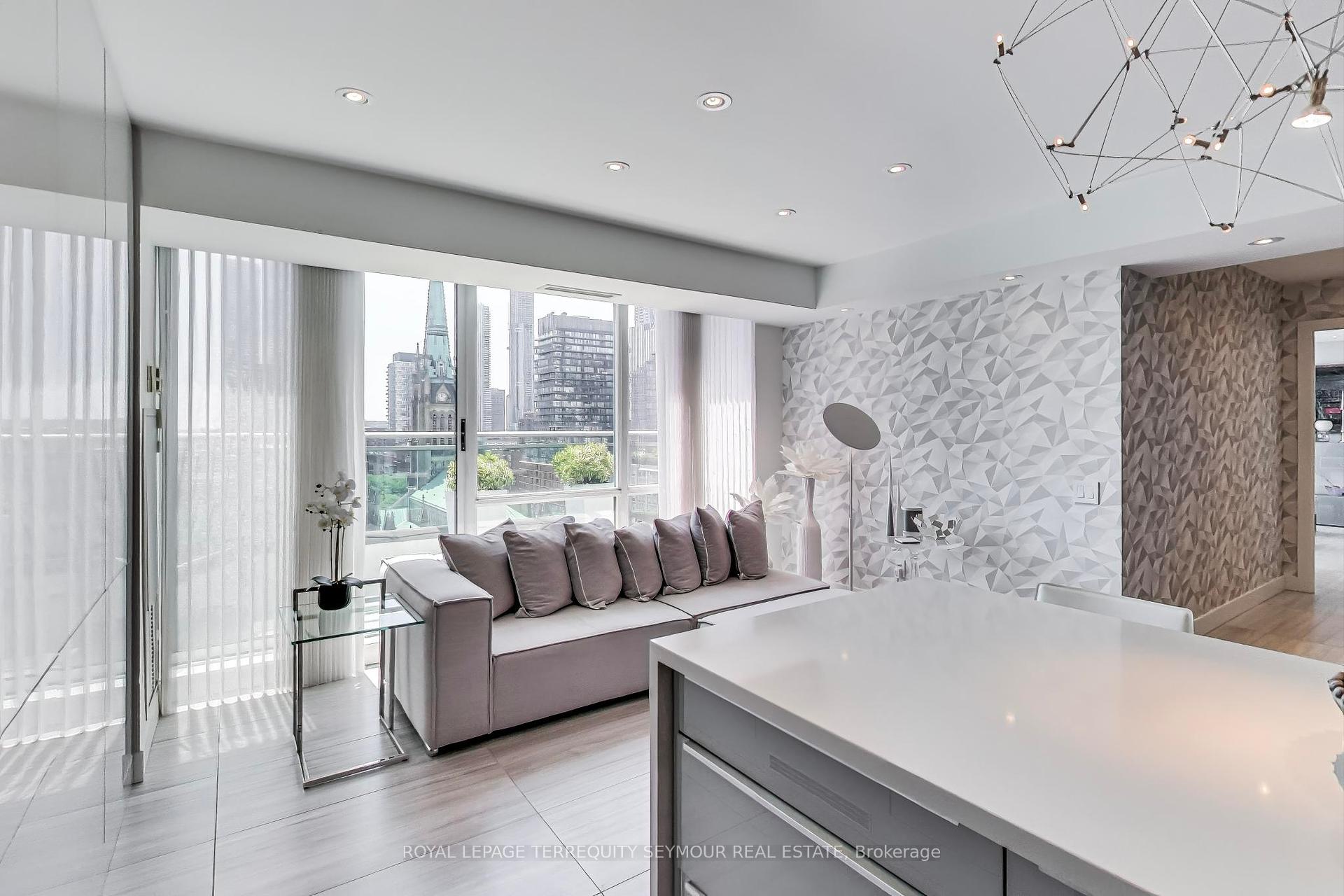 3 Bedrooms Condo at 77 Lombard, Toronto For sale