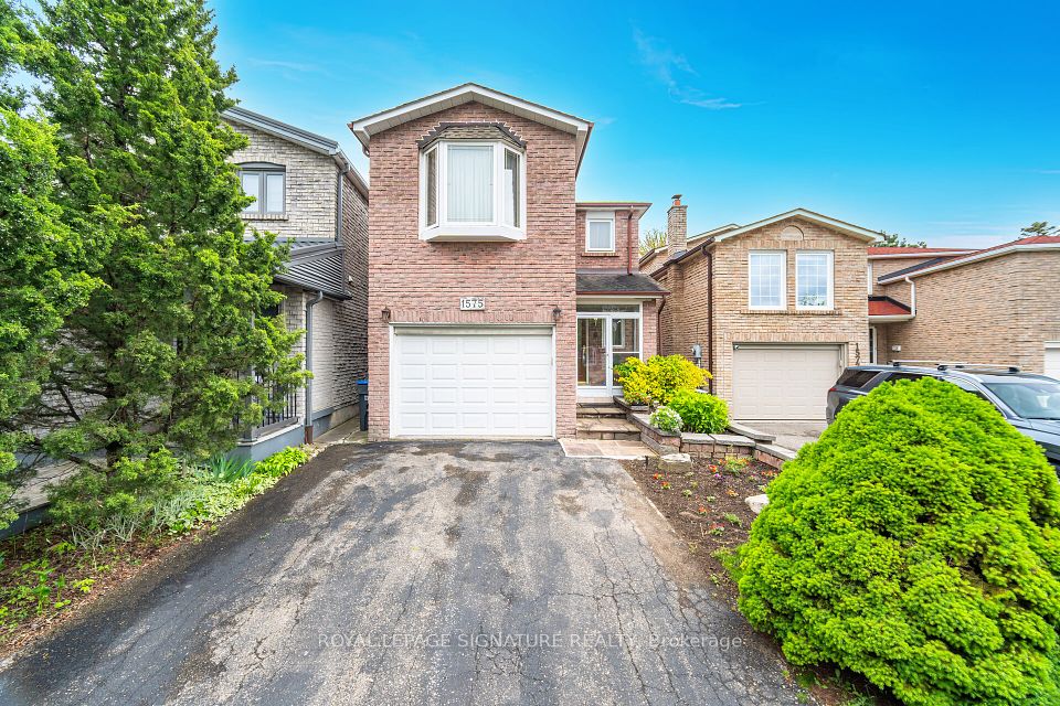 1575 Dewberry Crescent, Mississauga, ON L4W 3B6