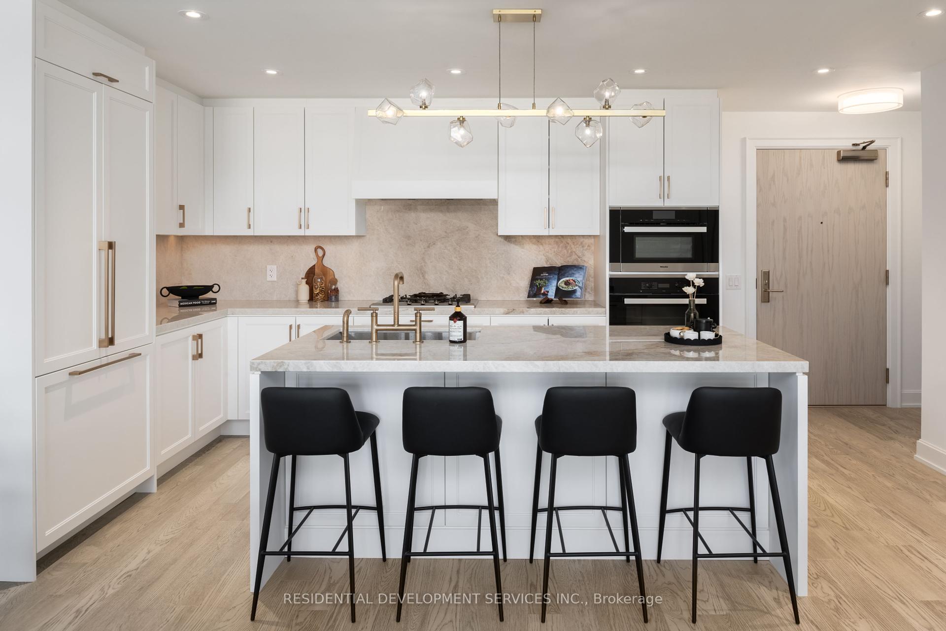 2 Bedrooms Condo at 1 Strathgowan,  Toronto For sale