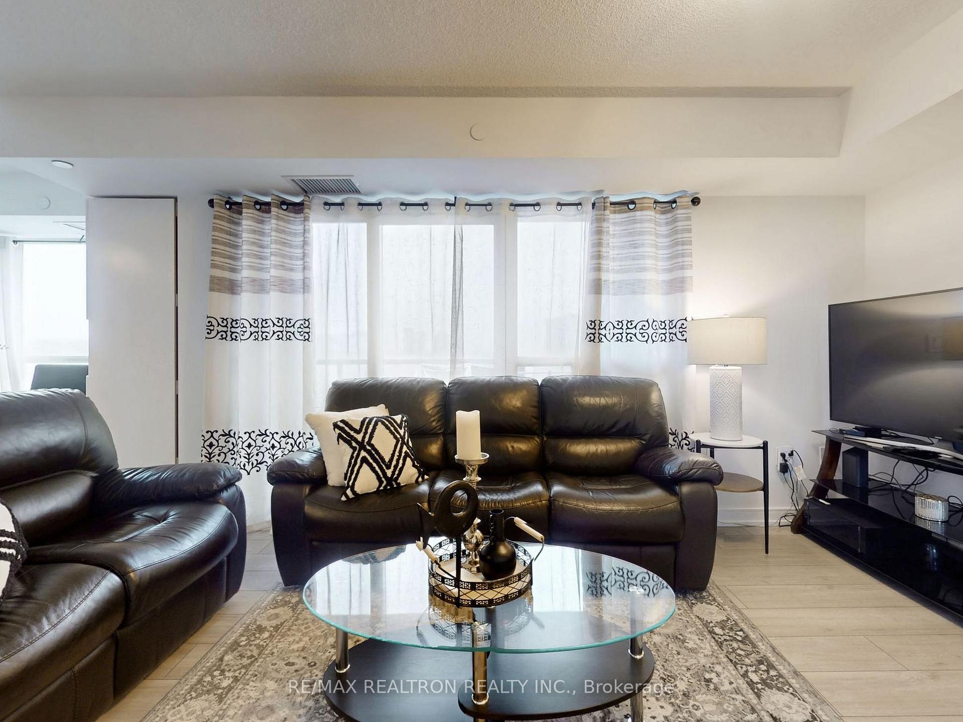 2 Bedrooms Condo at 225 Village Green, Toronto For sale