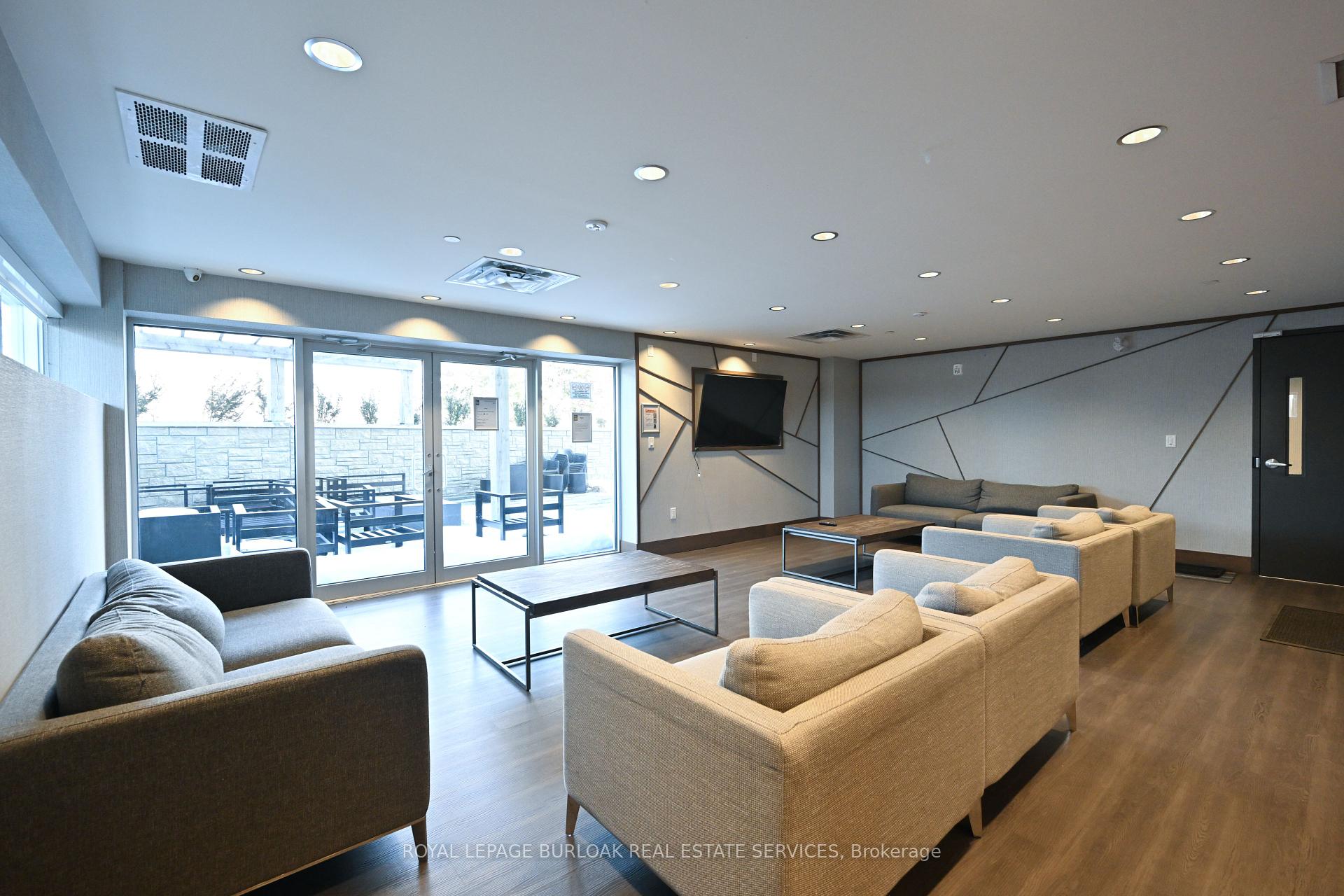 2 Bedrooms Condo at 16 Markle,  Hamilton For sale