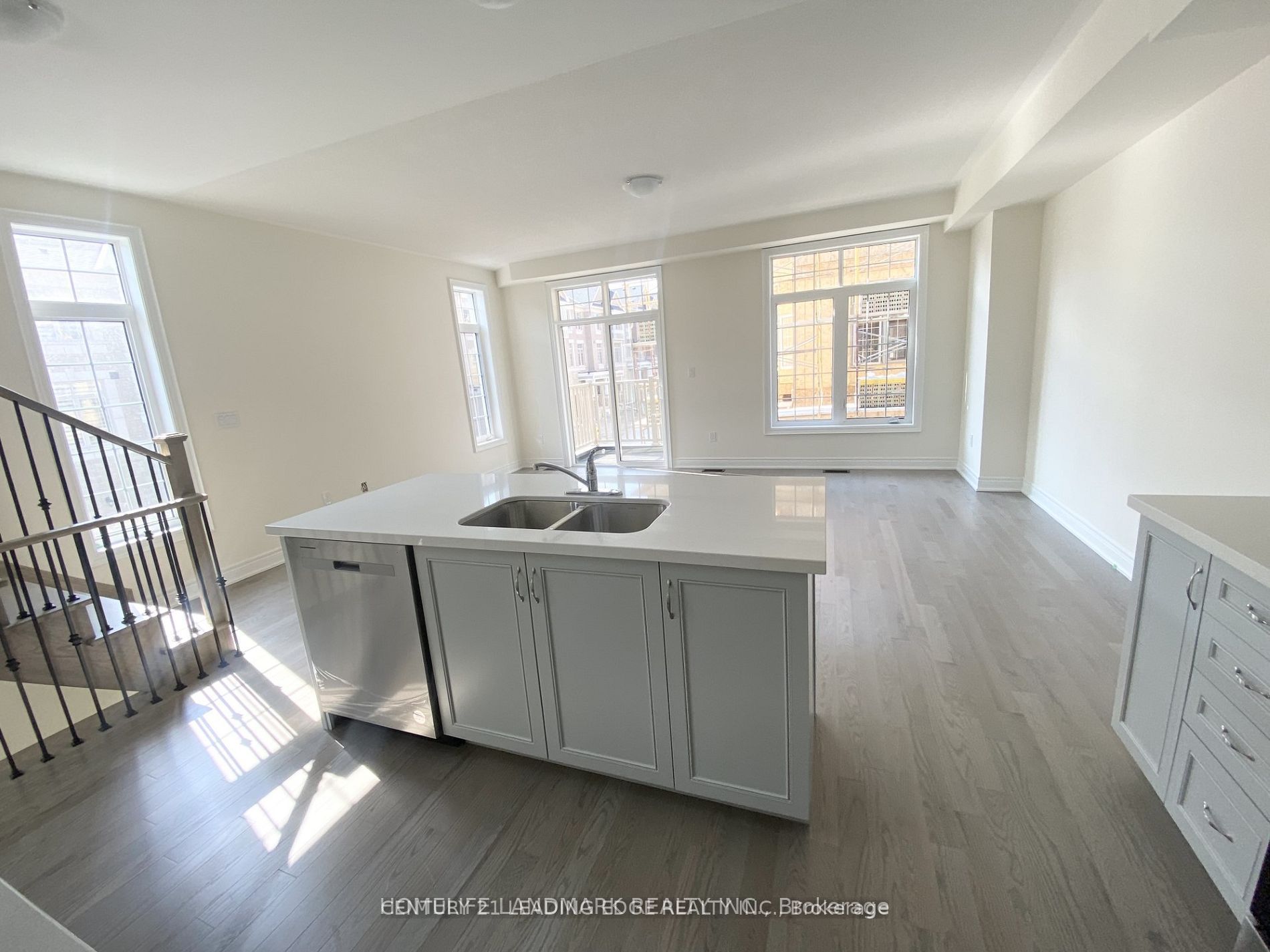 2 phillipsen Way