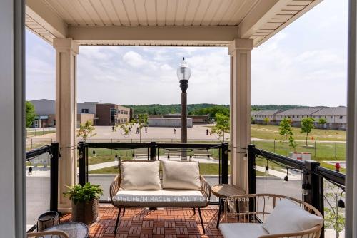 2 Bedrooms Condo at 40 Zinfendel, Hamilton For sale