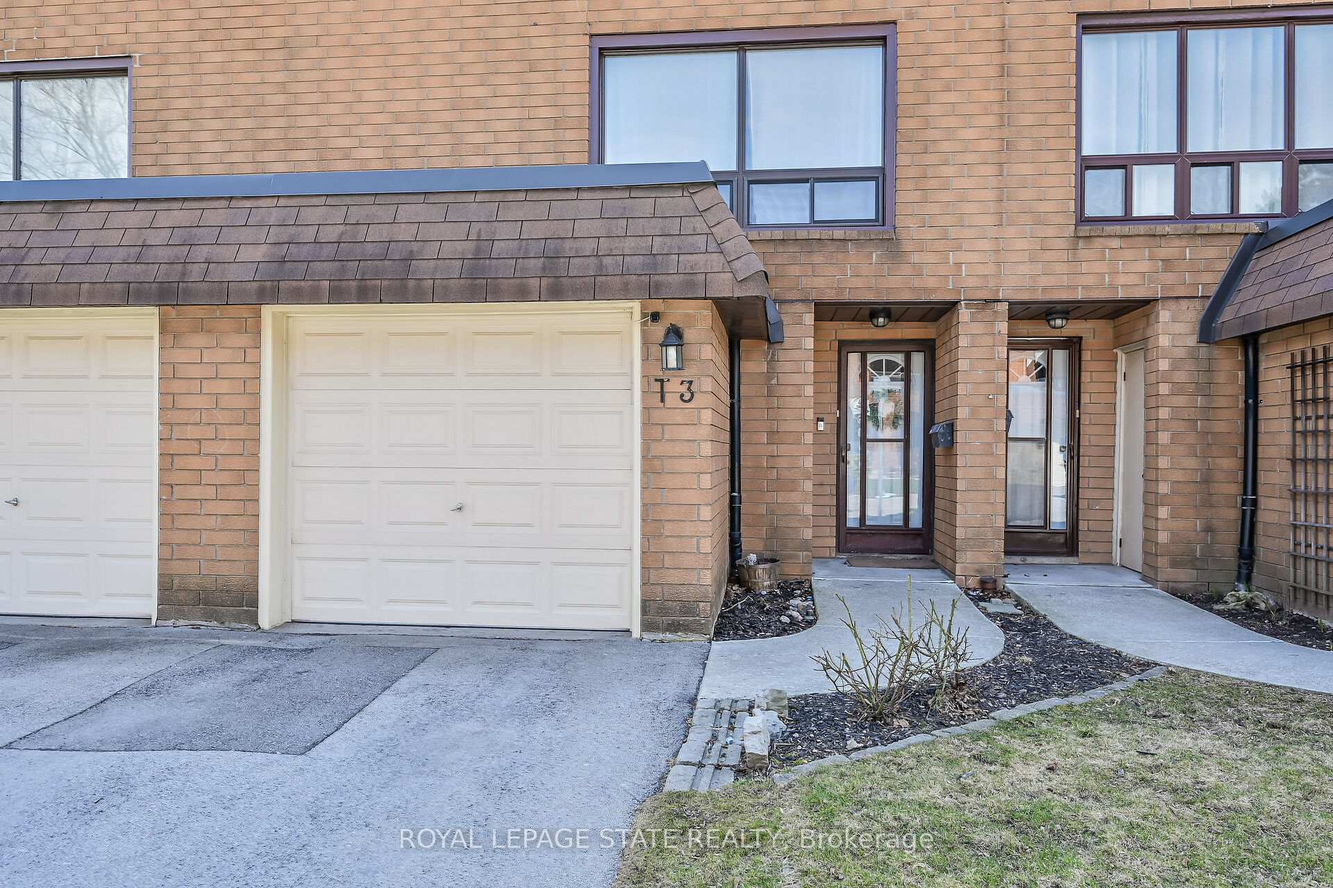 3 Bedrooms Condo at 444 Stone Church, Hamilton For sale
