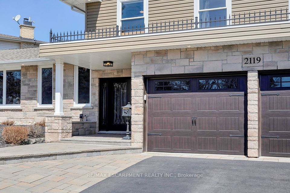 2119 Agincourt Crescent, Burlington, ON L7P 1P3