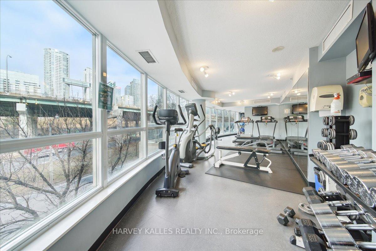 2 Bedrooms Condo at 550 Queens, Toronto For sale
