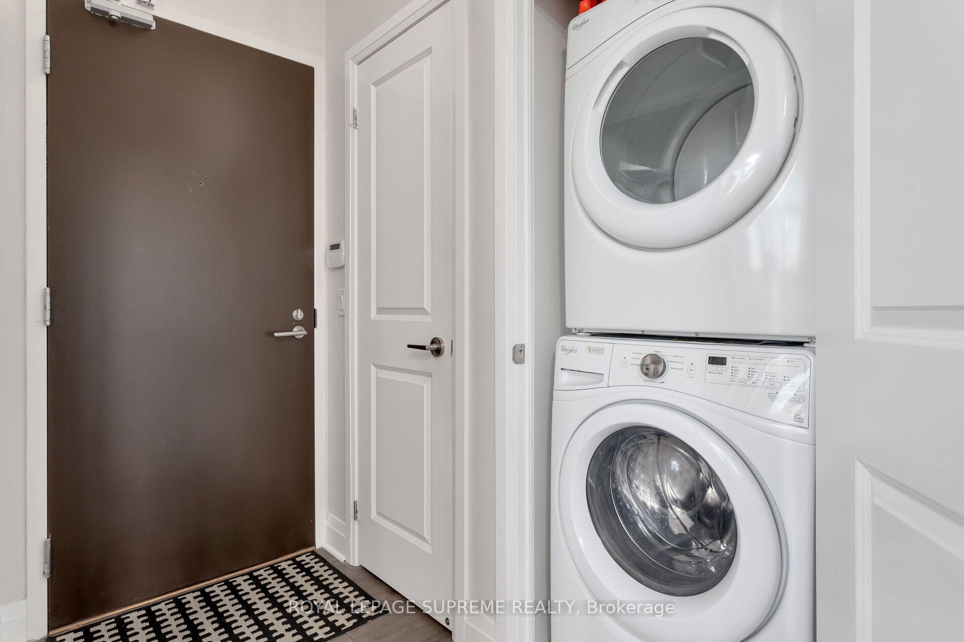 2 Bedrooms Condo at 17 Zorra,  Toronto For sale