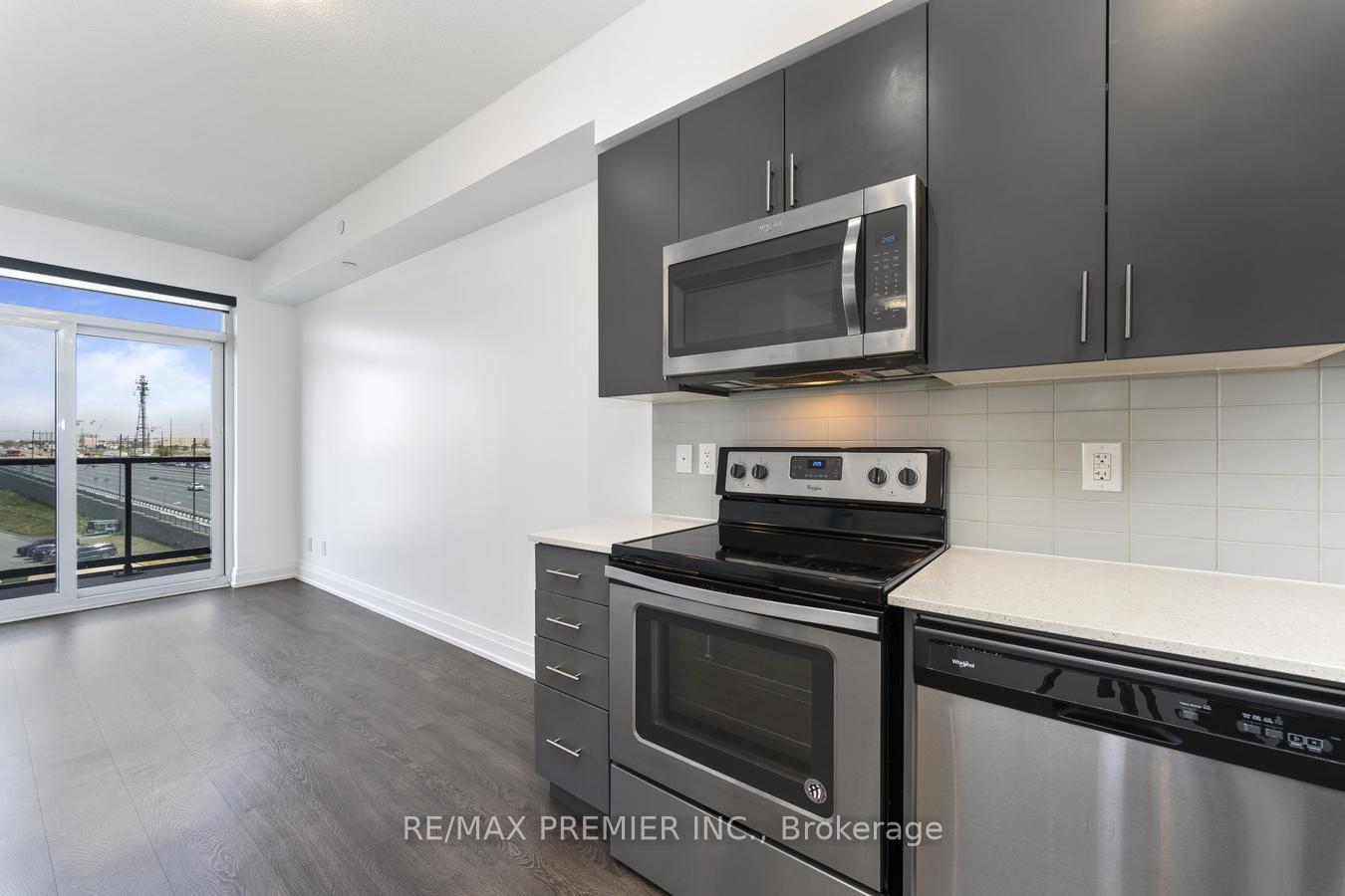 2 Bedrooms Condo at 3600 Highway 7, Vaughan For sale