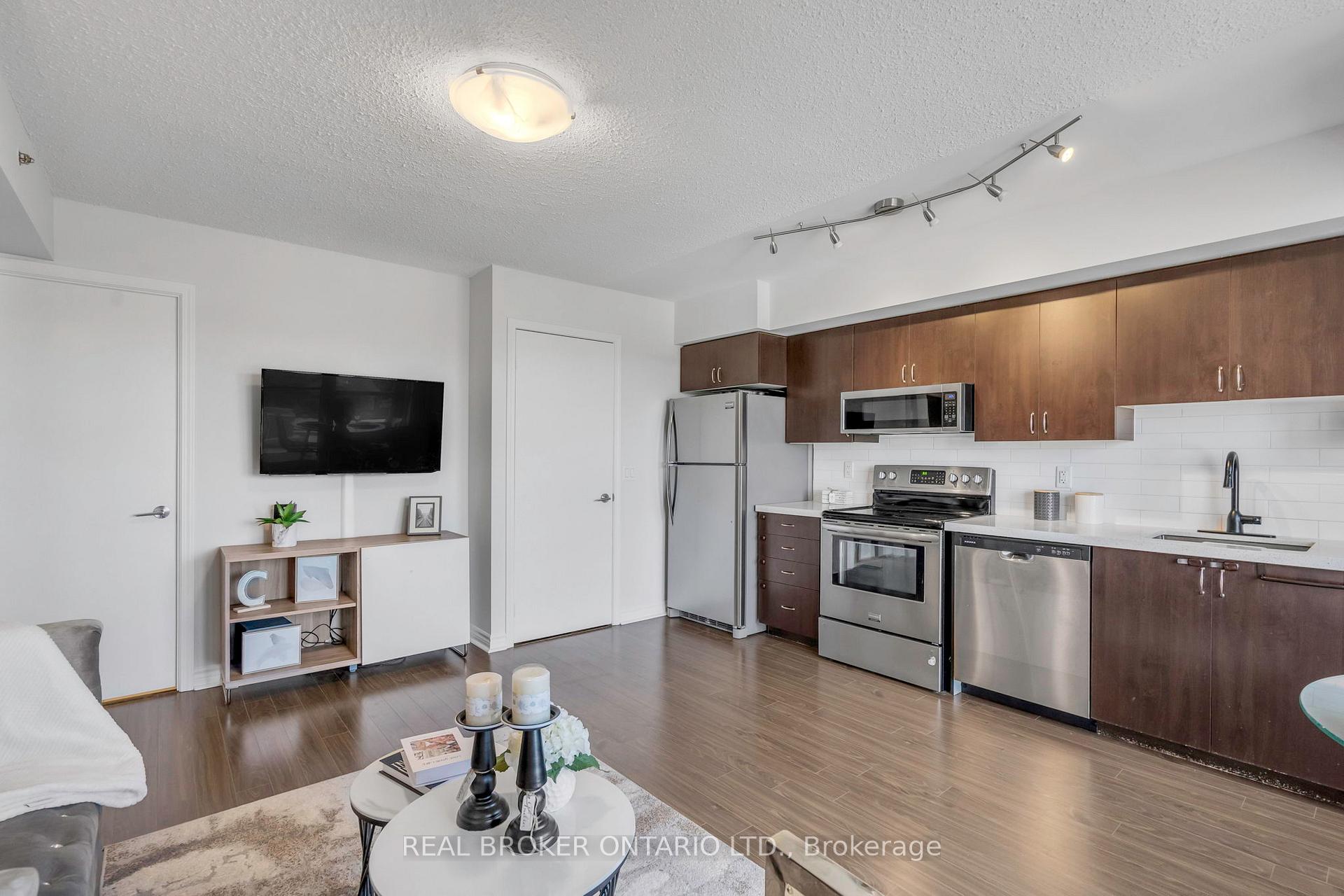1 Bedroom Condo at 35 Saranac, Toronto For sale